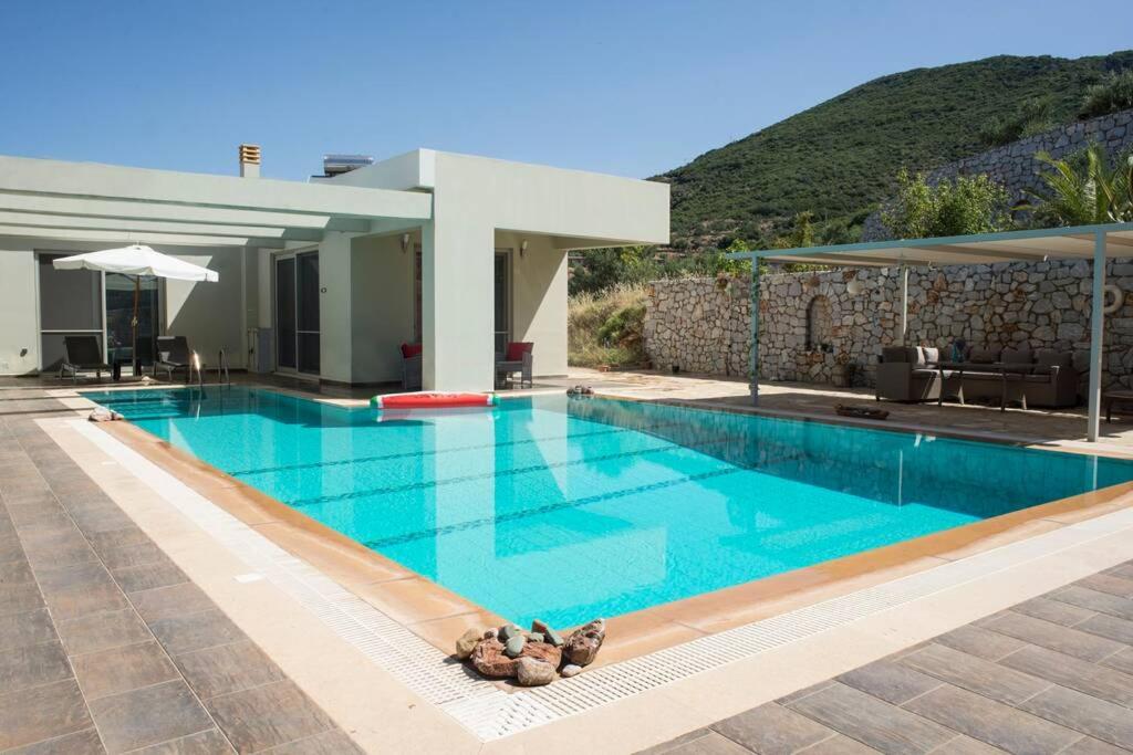 Modern Luxury Villa with Pool, just 5min to sea view 3