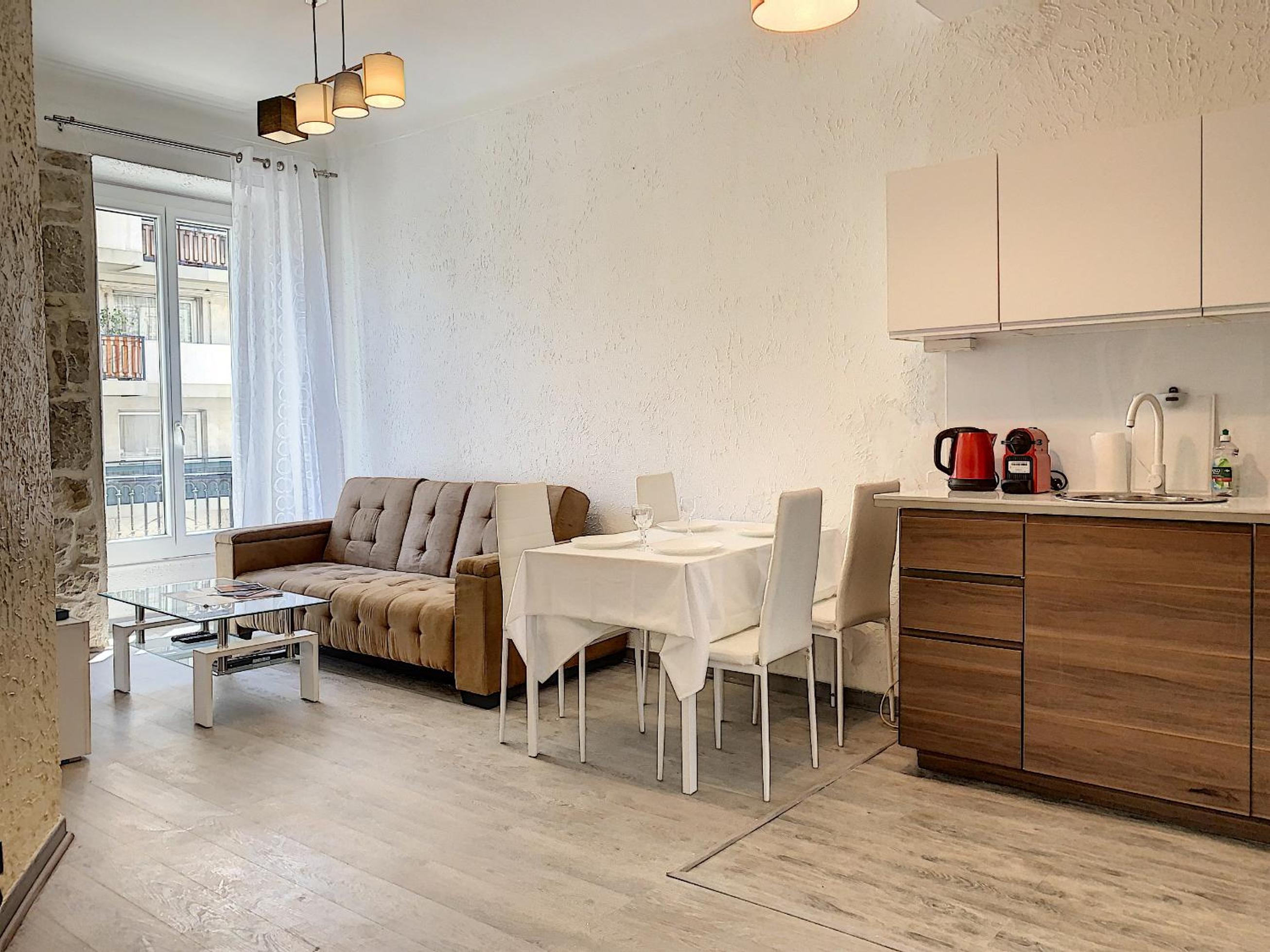 2-Bedroom Apartment Nice Port with Parking photo 2
