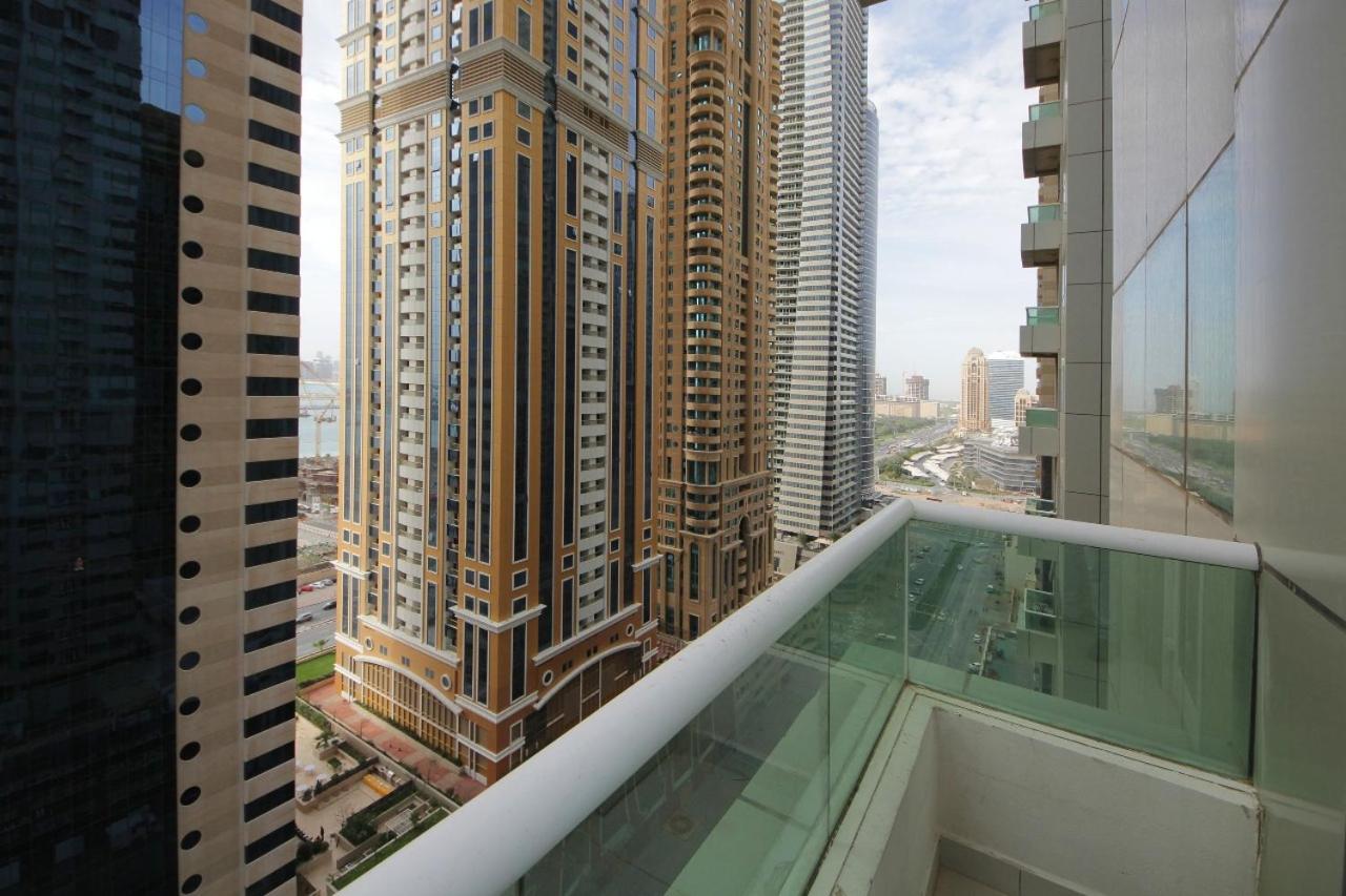 Private rooms in 3 bedroom apartment SKYNEST Homes marina pinnacle