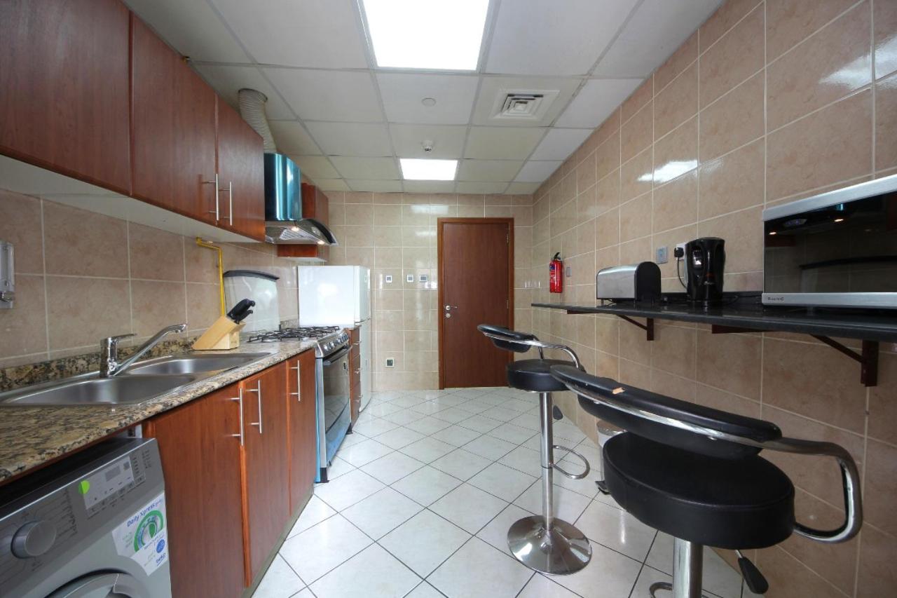 Private rooms in 3 bedroom apartment SKYNEST Homes marina pinnacle