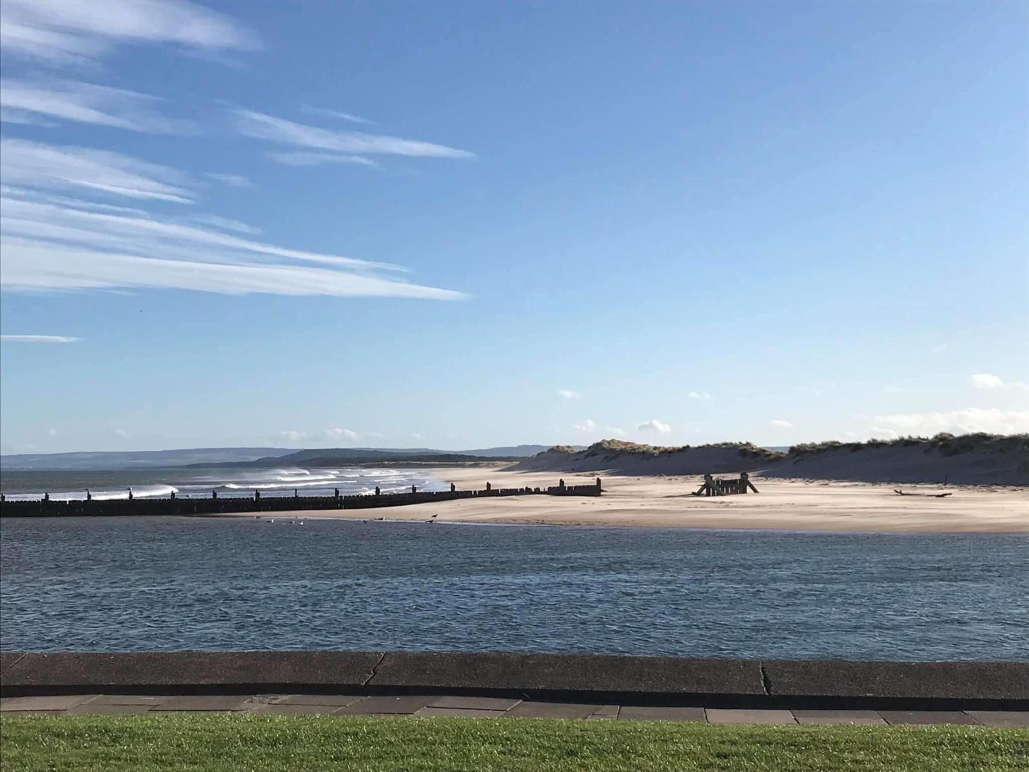 Skerry View - Overlooking the Moray Firth - close to Beaches, Harbour, Shops and Restaurants