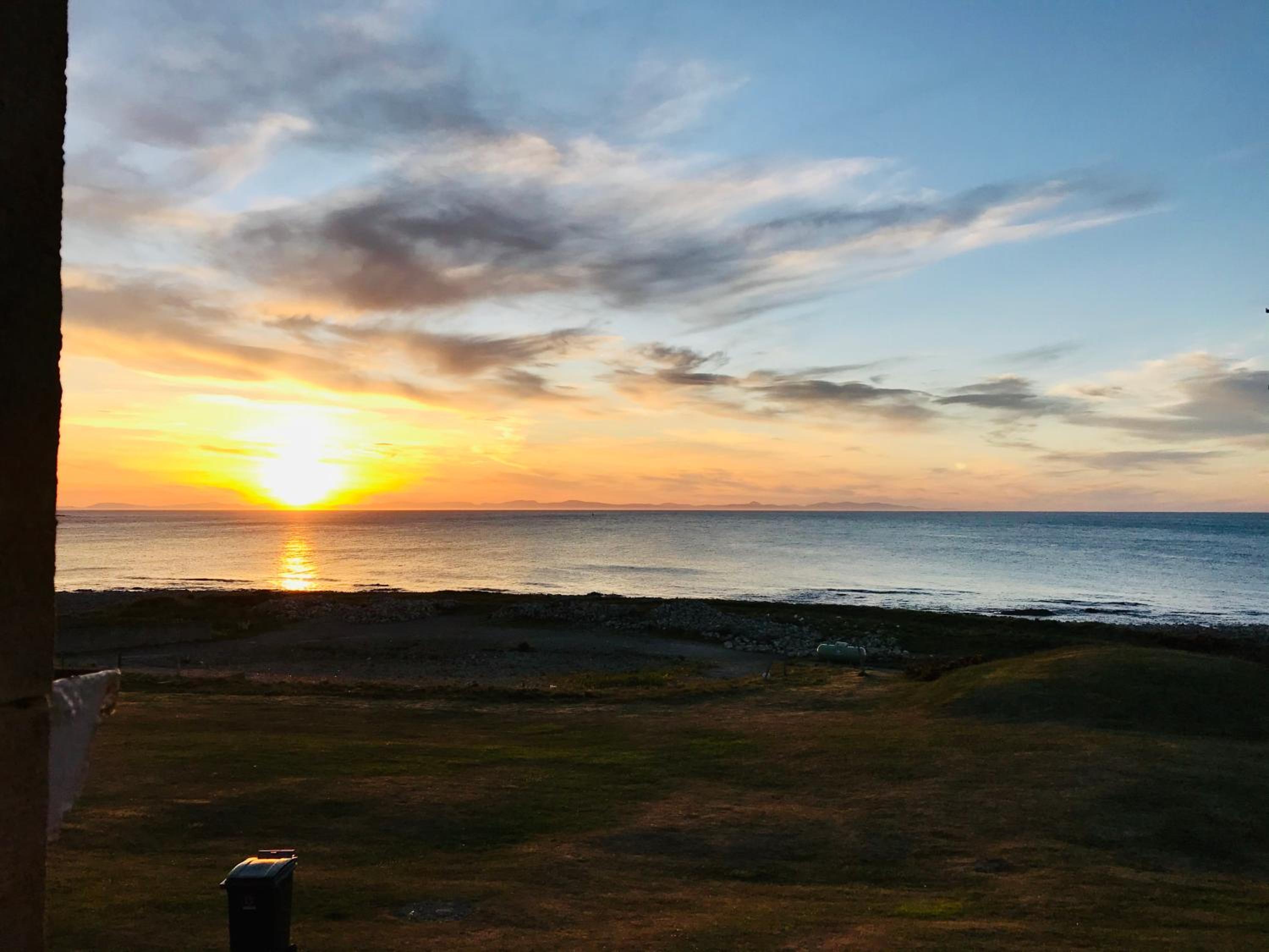 Skerry View - Overlooking the Moray Firth - close to Beaches, Harbour, Shops and Restaurants