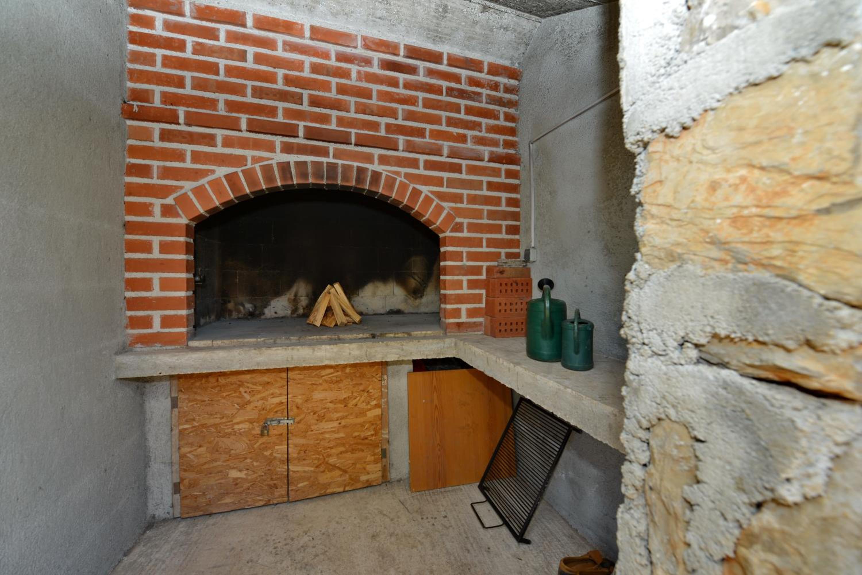 Photo 33