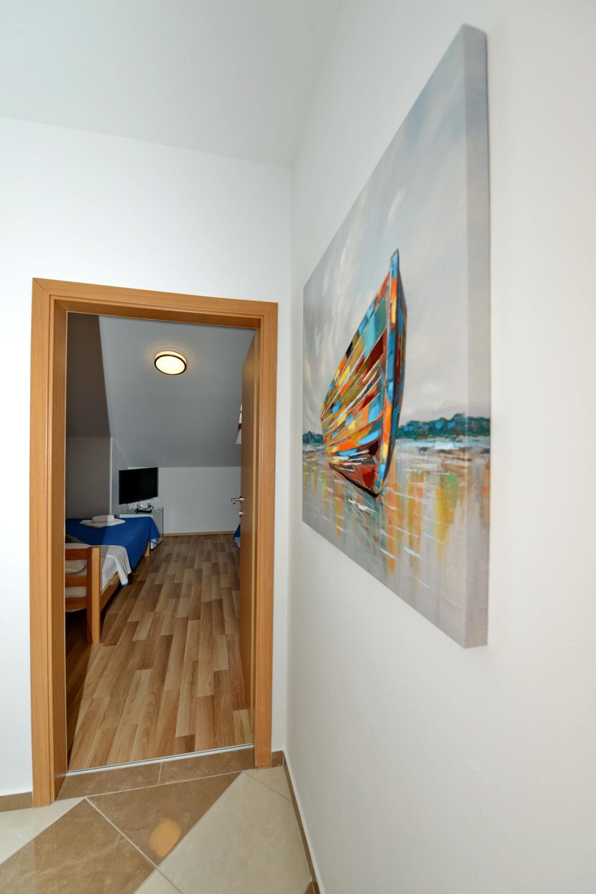Photo 6