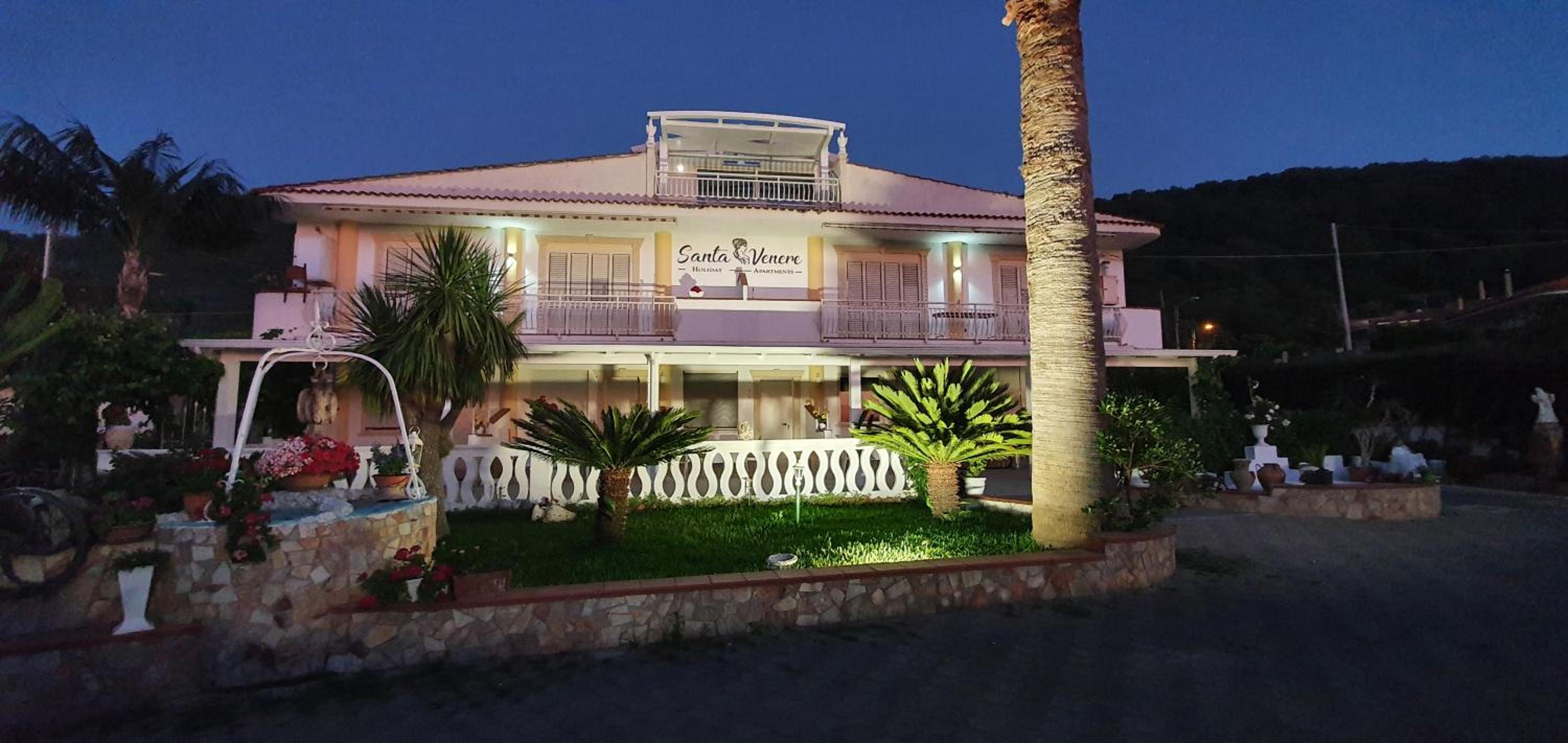 Santa Venere Apartments "Parcheggio privato" view 4