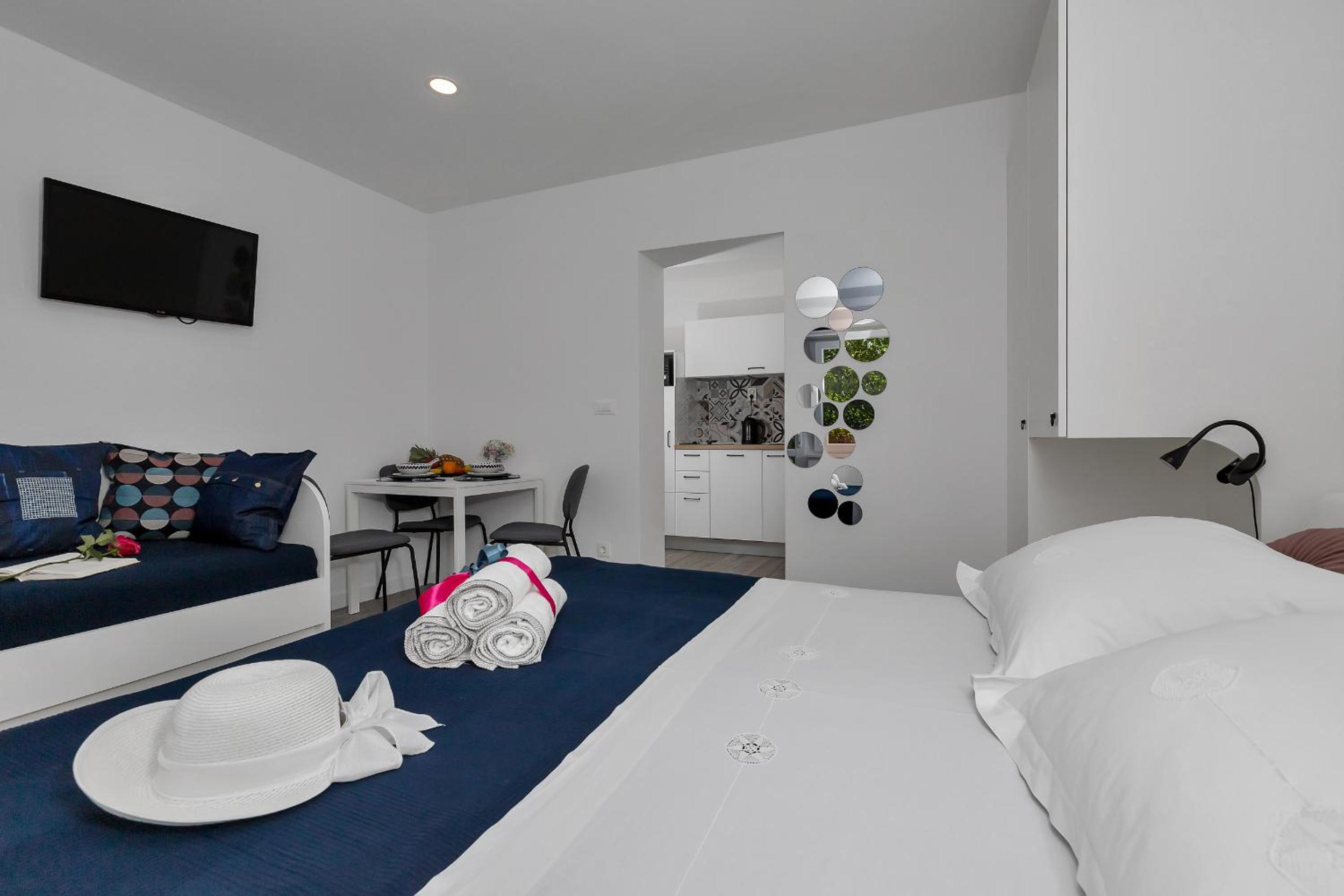 Luxurious studio apartment Toma view 5