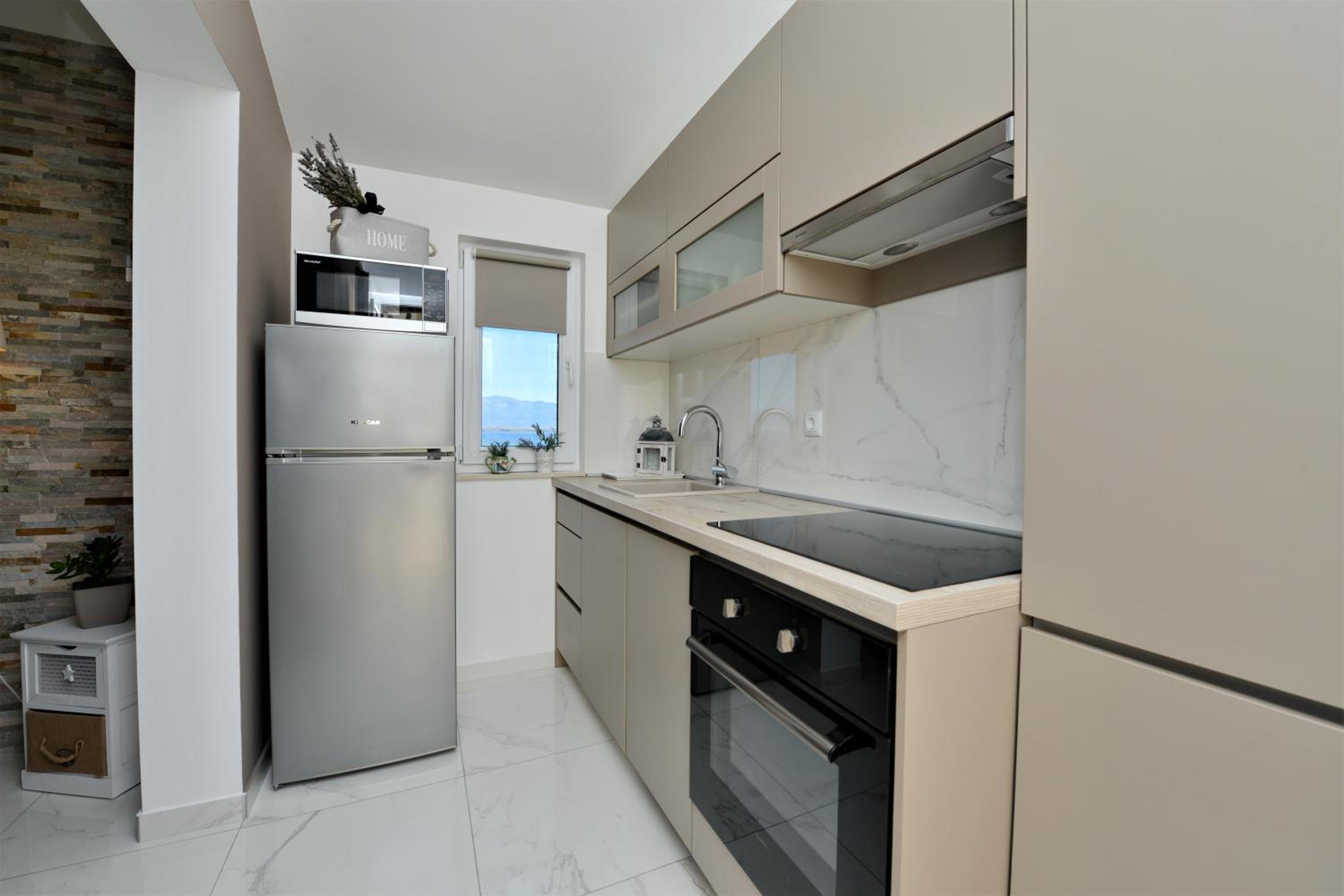 Apartmani Laura Vir view 3