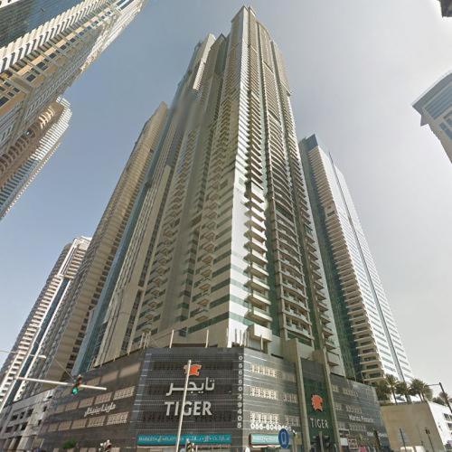 Private rooms in 3 bedroom apartment SKYNEST Homes marina pinnacle