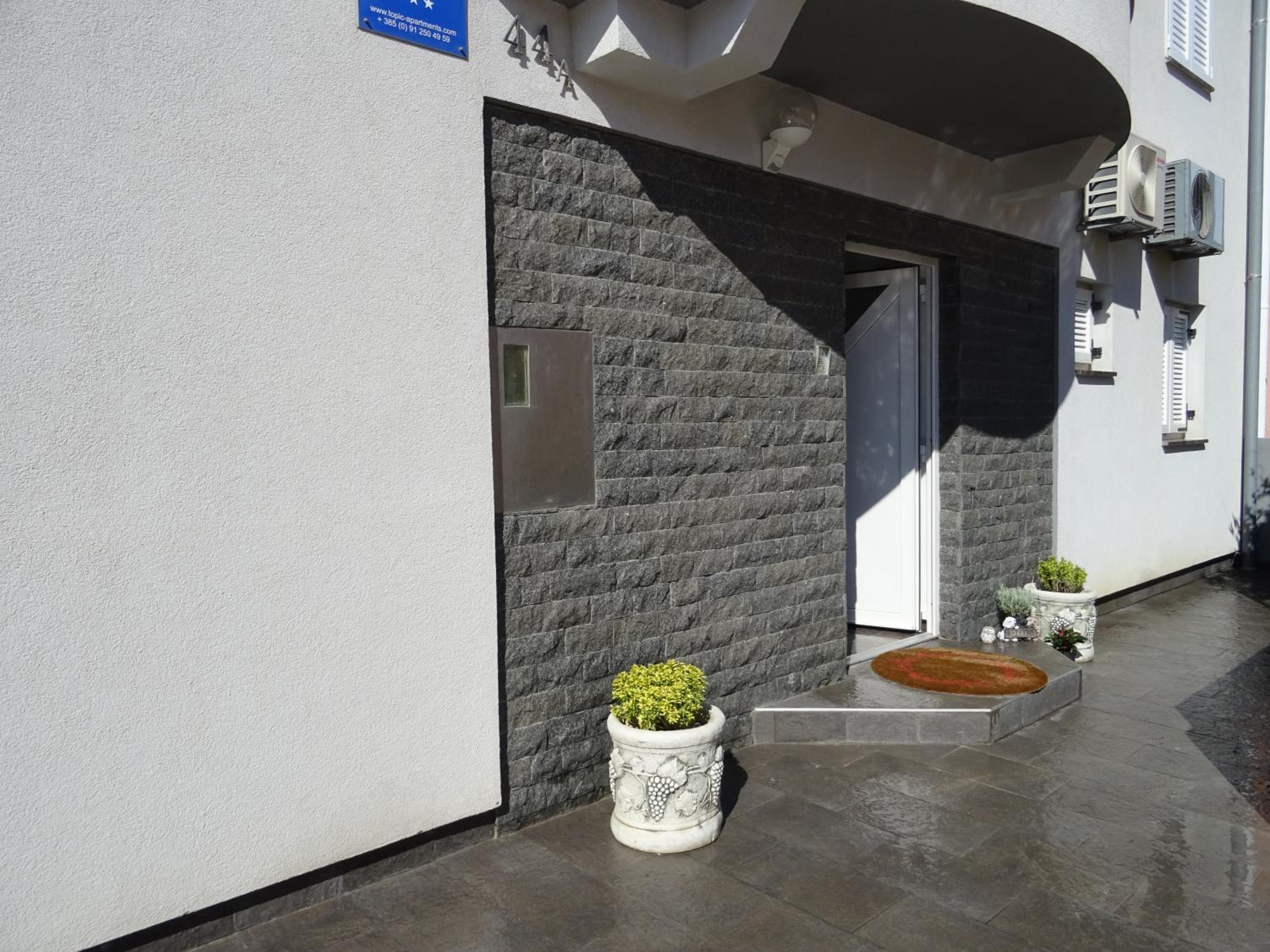 Apartments Topic view 2