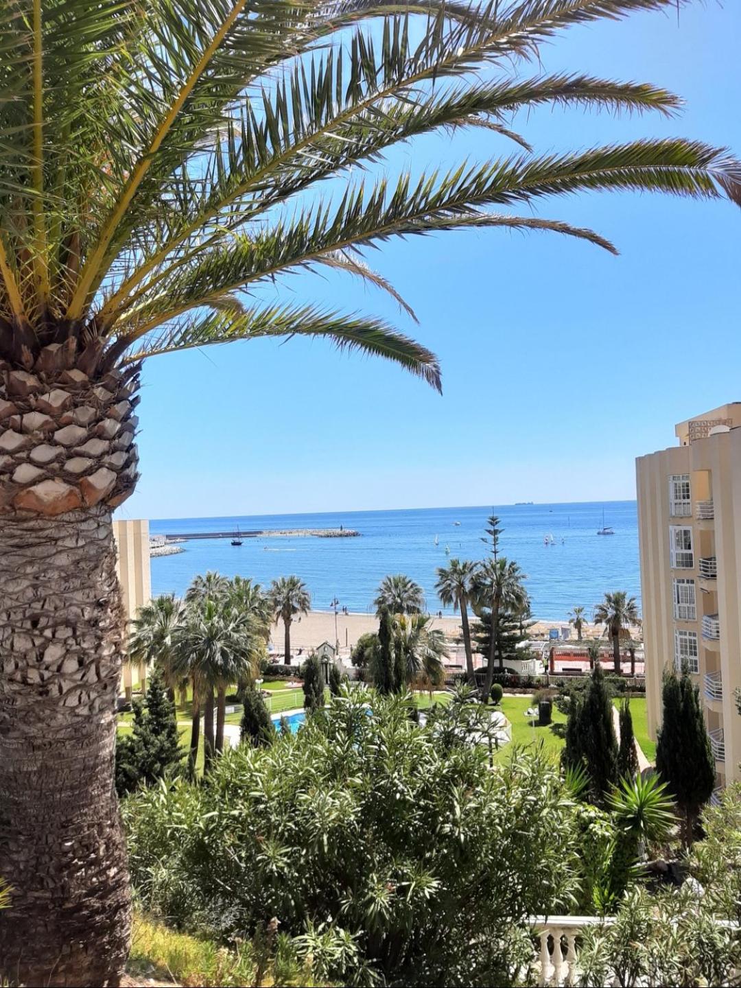 Front beach and swimmingpool in Benalmadena Costa photo 3