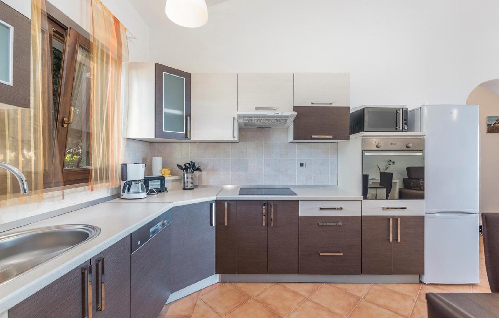Apartment Viva with shared Pool