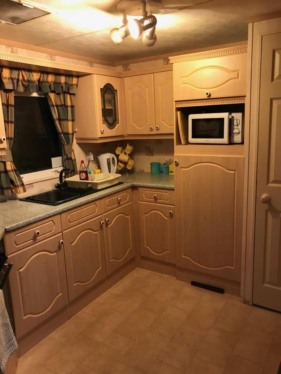 The Fox Inn, Roxby, Static Caravan view 5