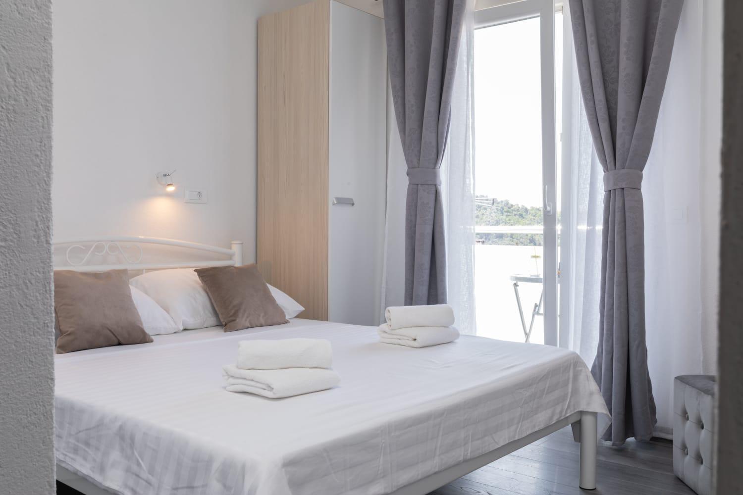 MALOA One bedroom White view 2