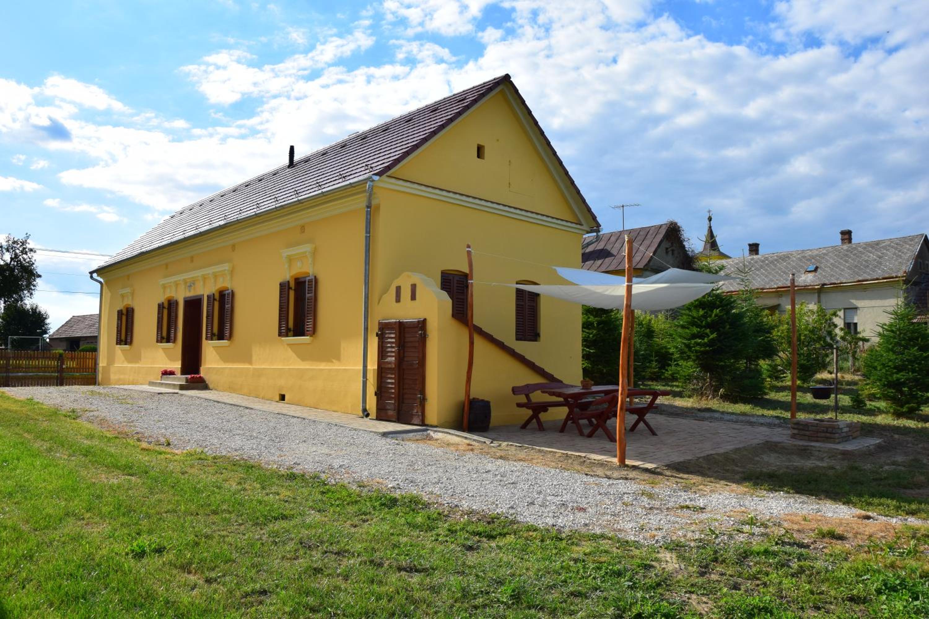 Porrogi Fenyő Vendégház view 3