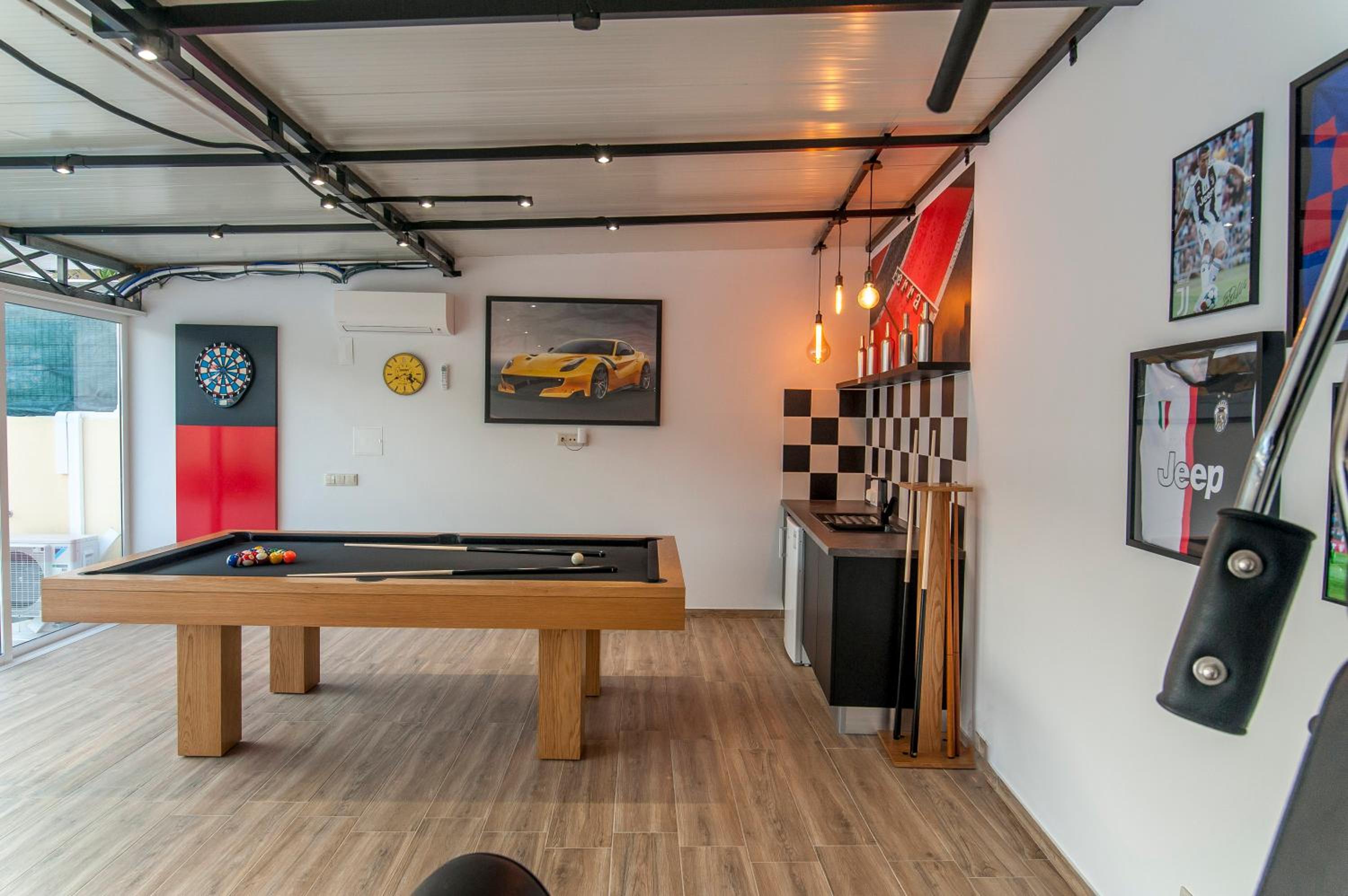 Hotel villa Aqua-Jacuzzi-heatable pool-sauna-gym-snooker - Image 1