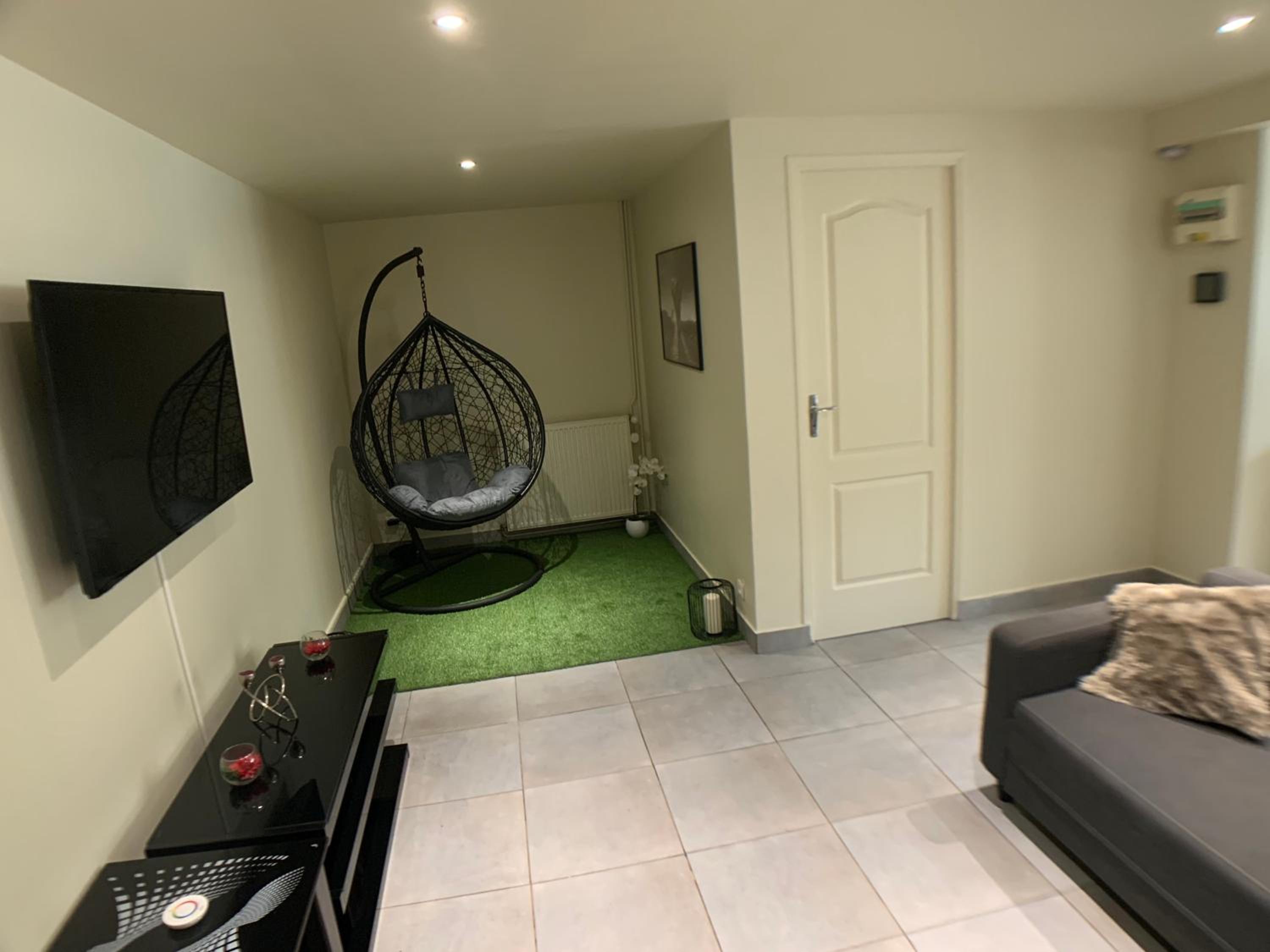 Appartement cosy proche Roissy CDG Astérix DisneyLand Paris view 2
