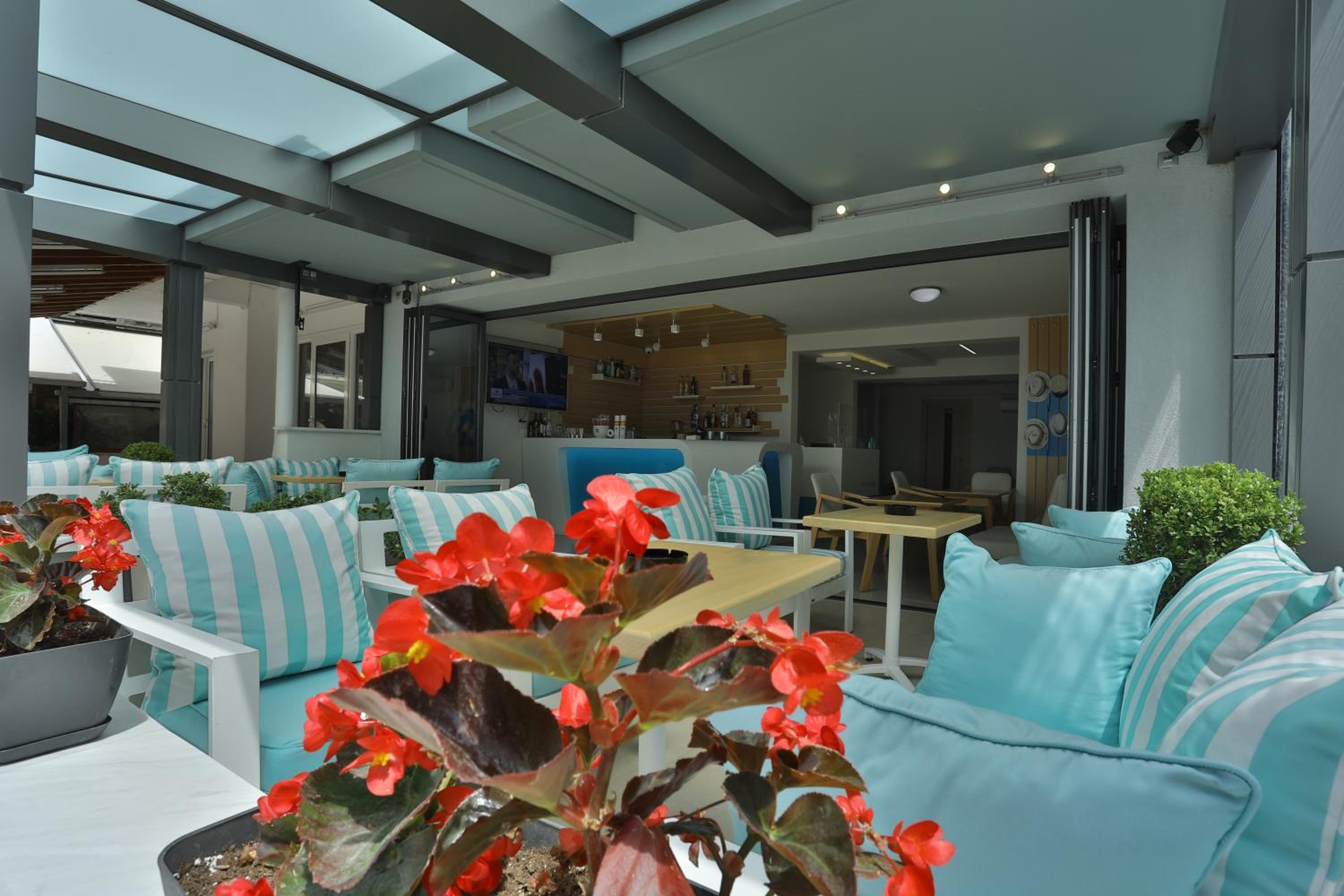 Alarzo Rooms