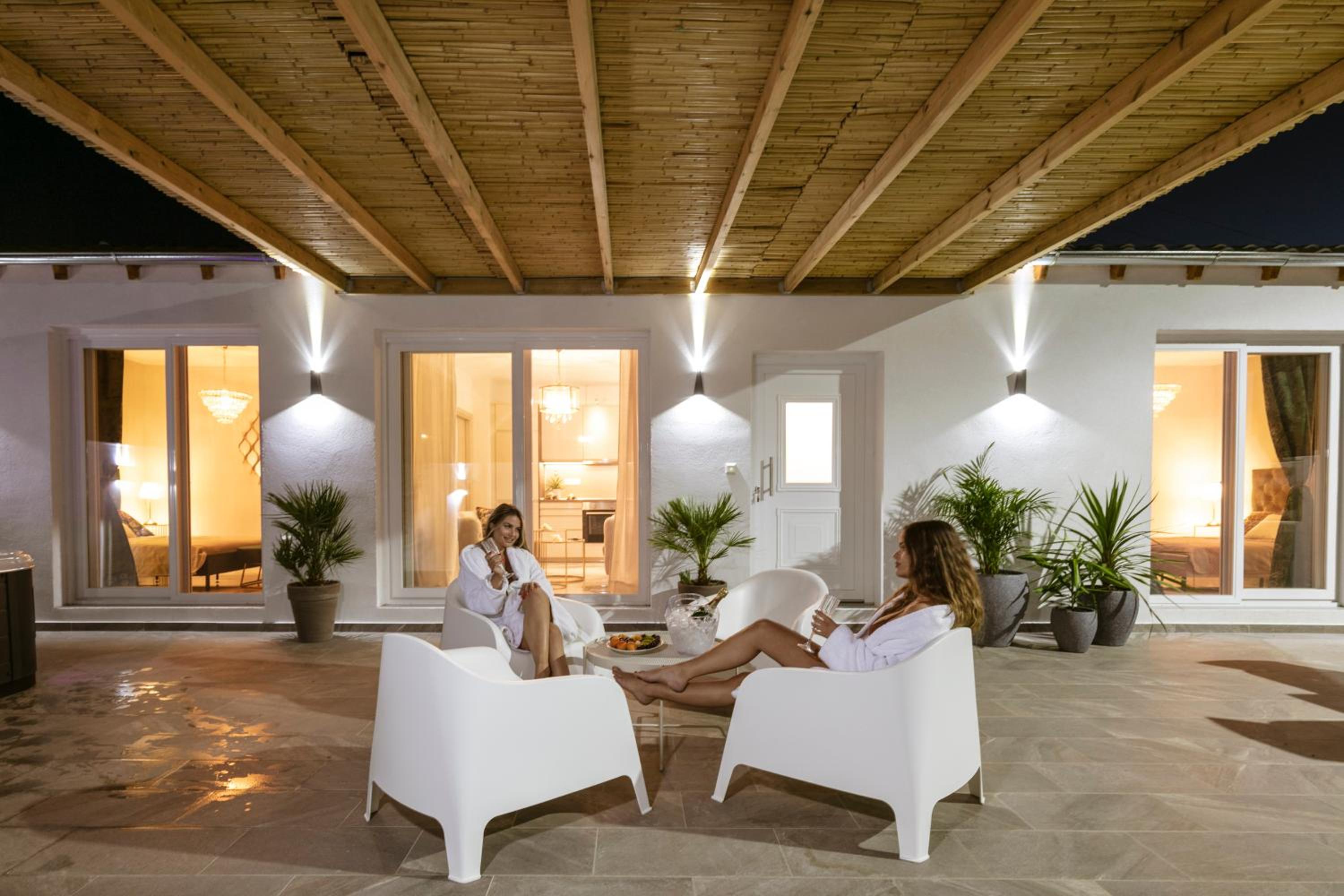 Jacuzzi Deluxe Villa