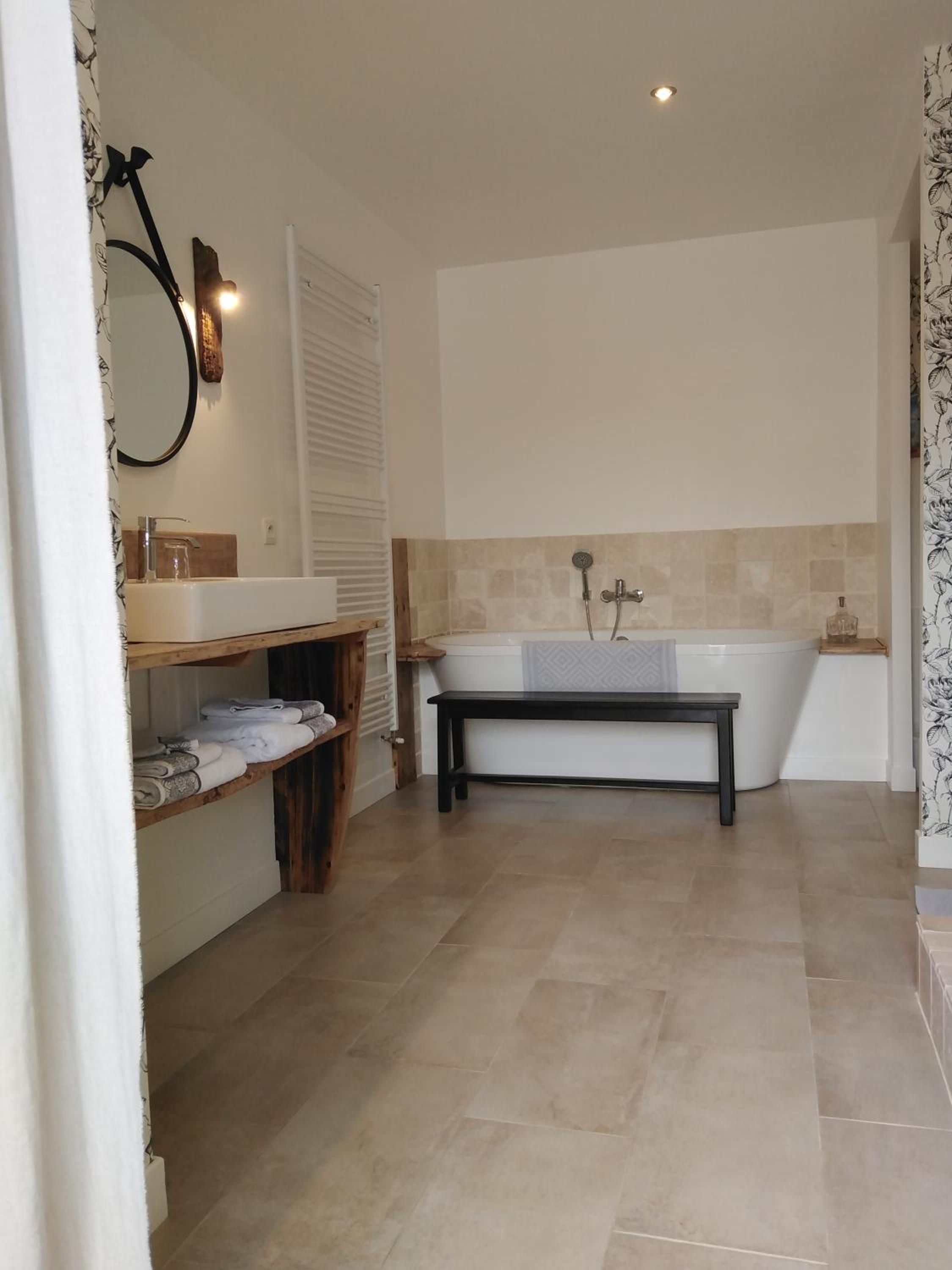 A deux pas de St Cirq Lapopie, La chambre du "cocher" des Murets de L'isa