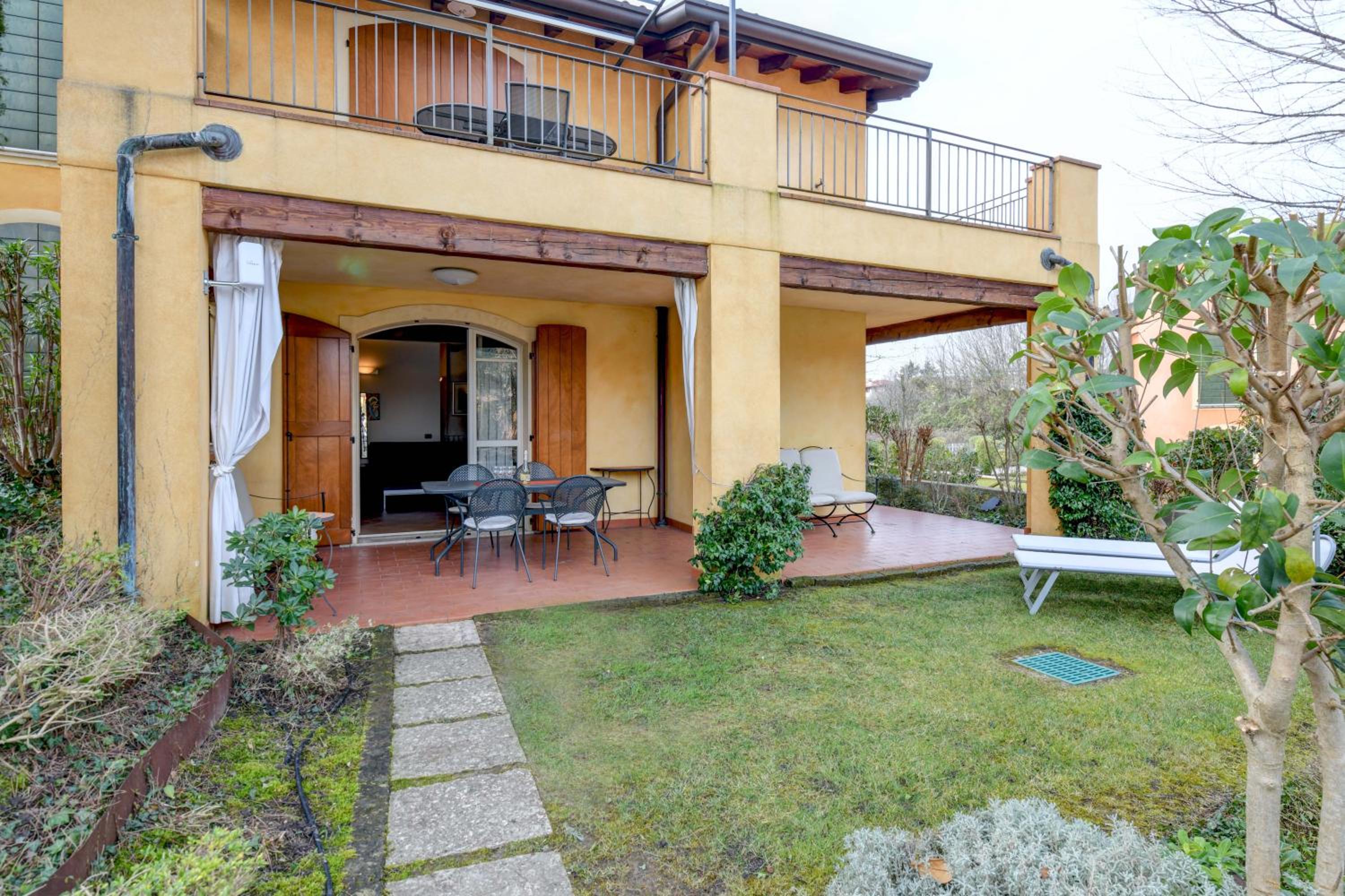 Borgo del Torchio E6 view 3
