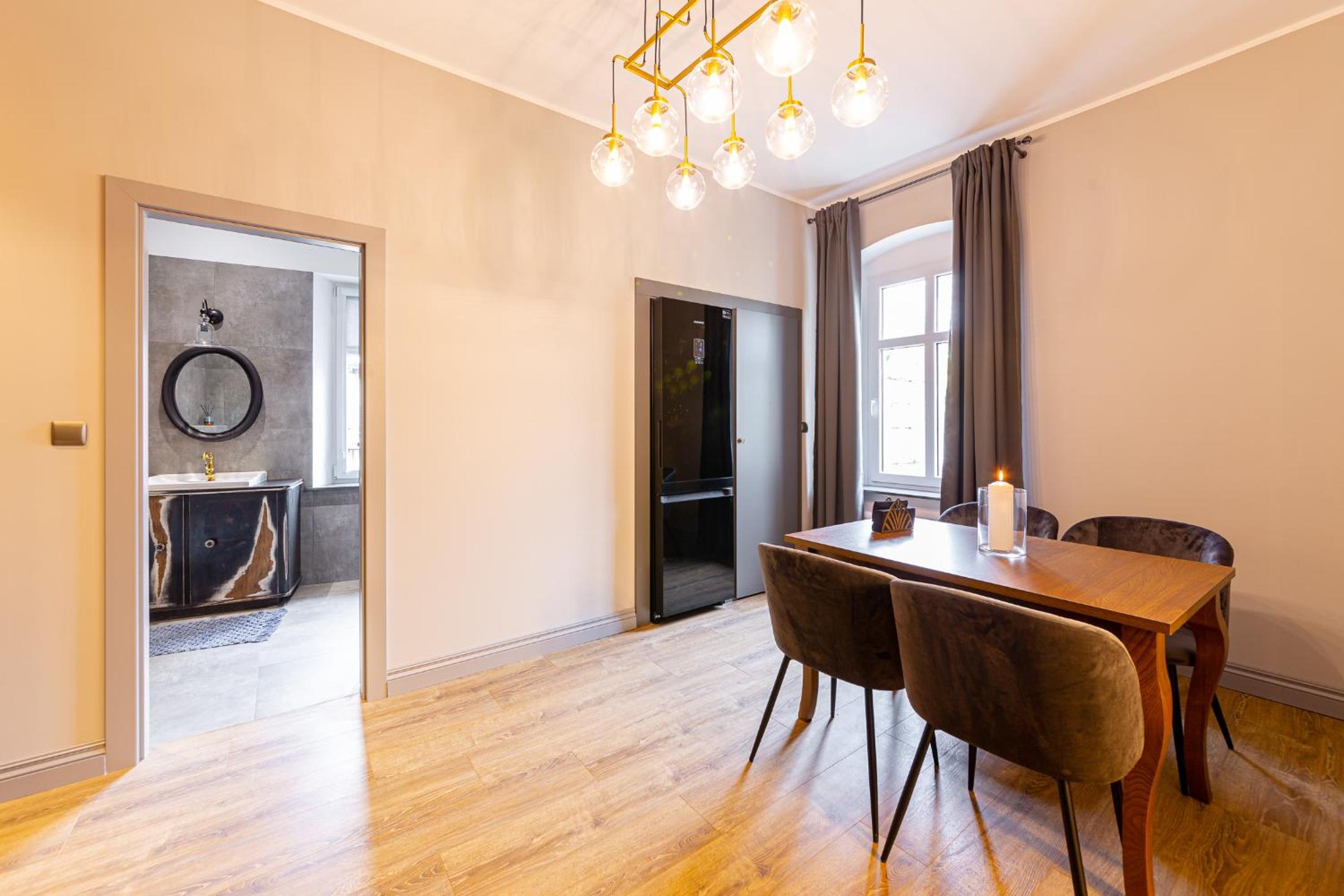 Art Premium Apart