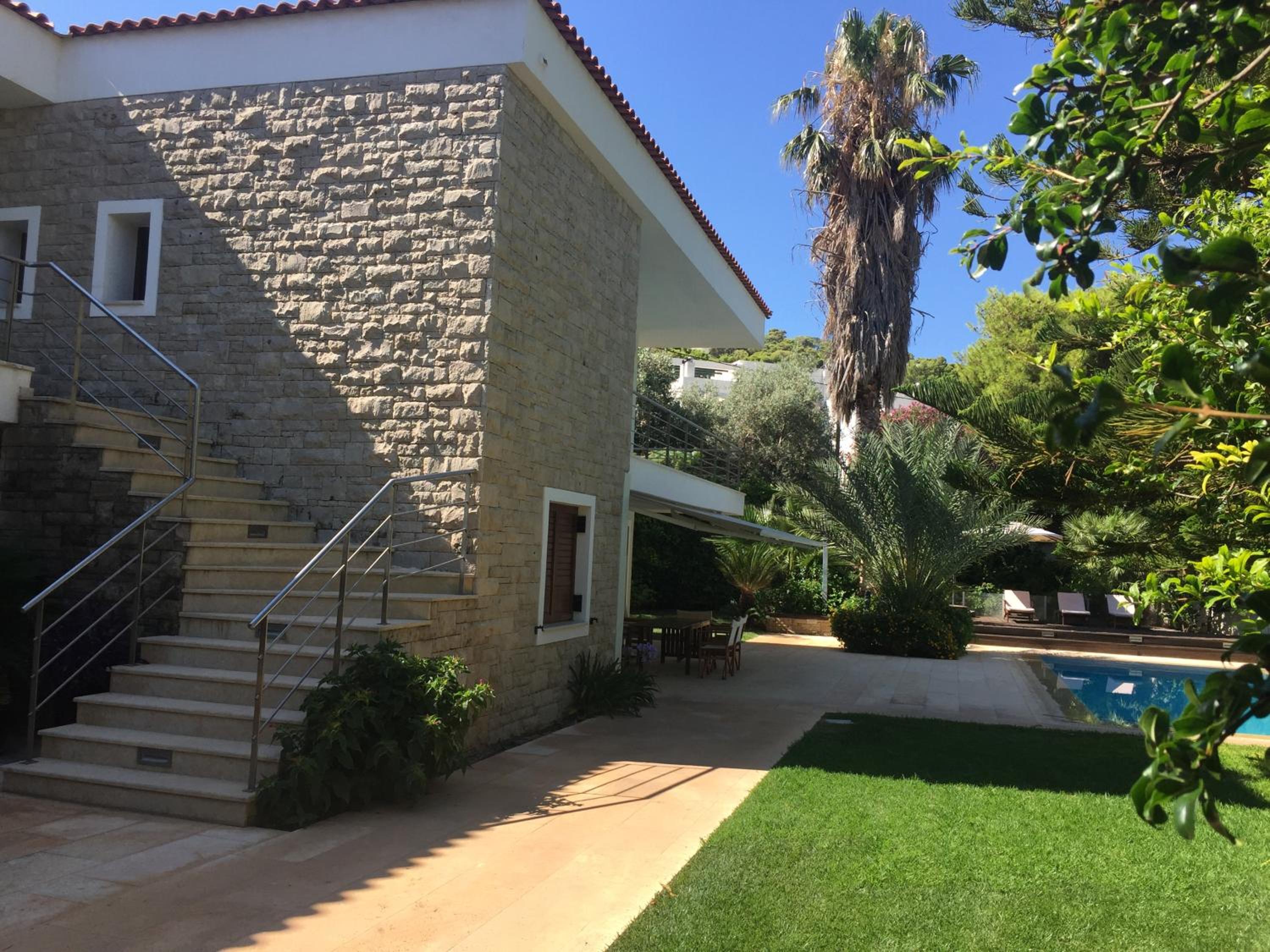 Villa Saronida