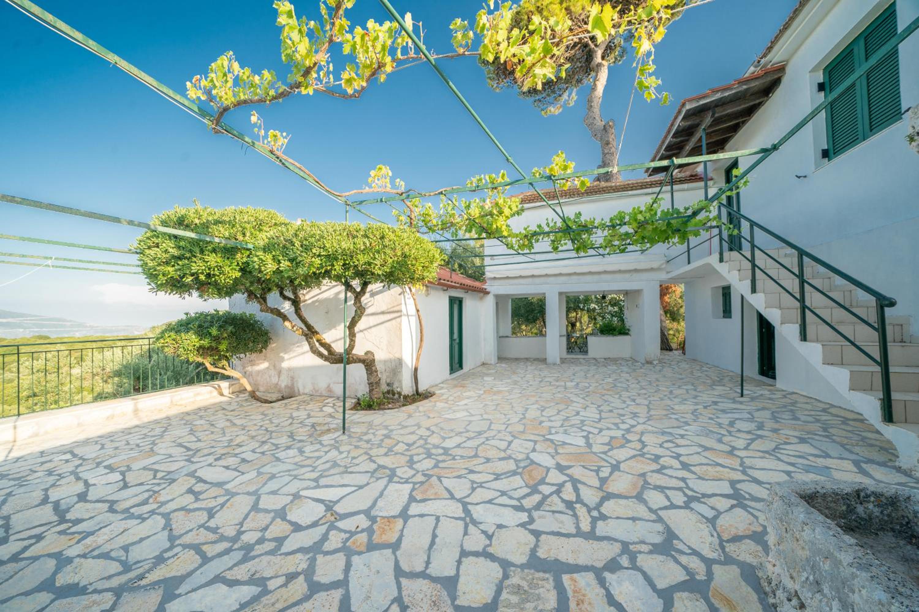 Villa eleni