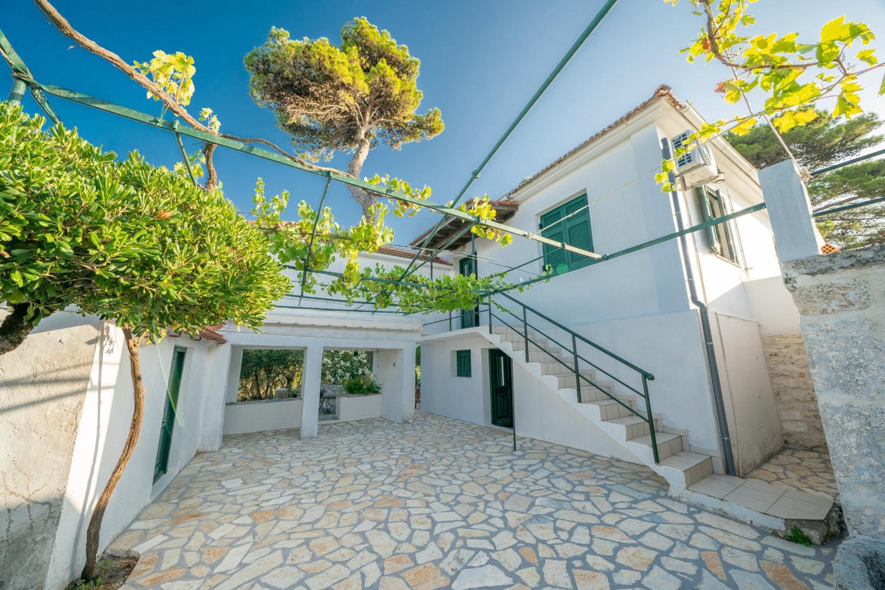Villa eleni