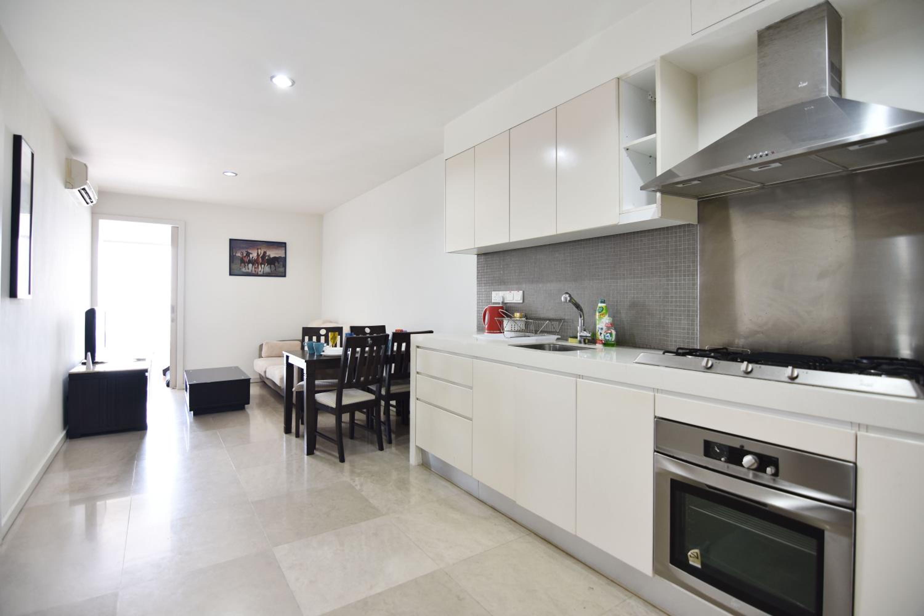 COZY 2BR Fairlane Residences Next To Lot 10