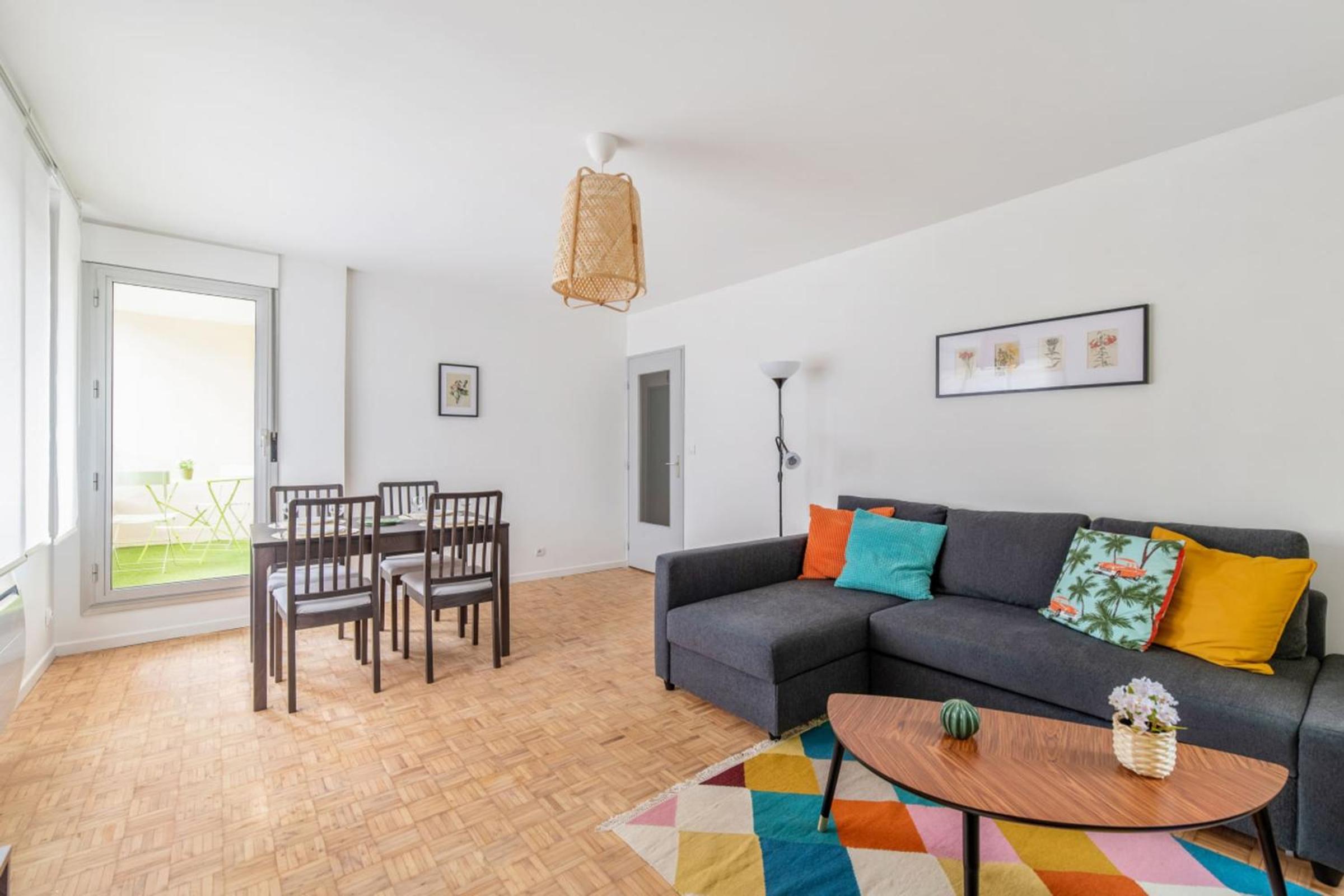 Beautiful 1-bedroom w balcony and garden near Lyons city center Welkeys view 2
