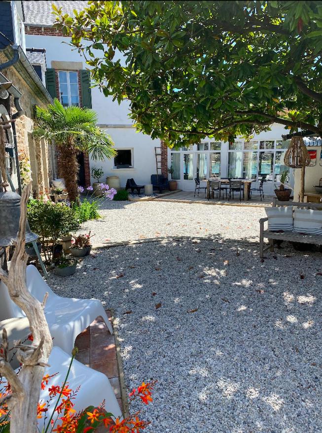La maison du grand rocher view 2