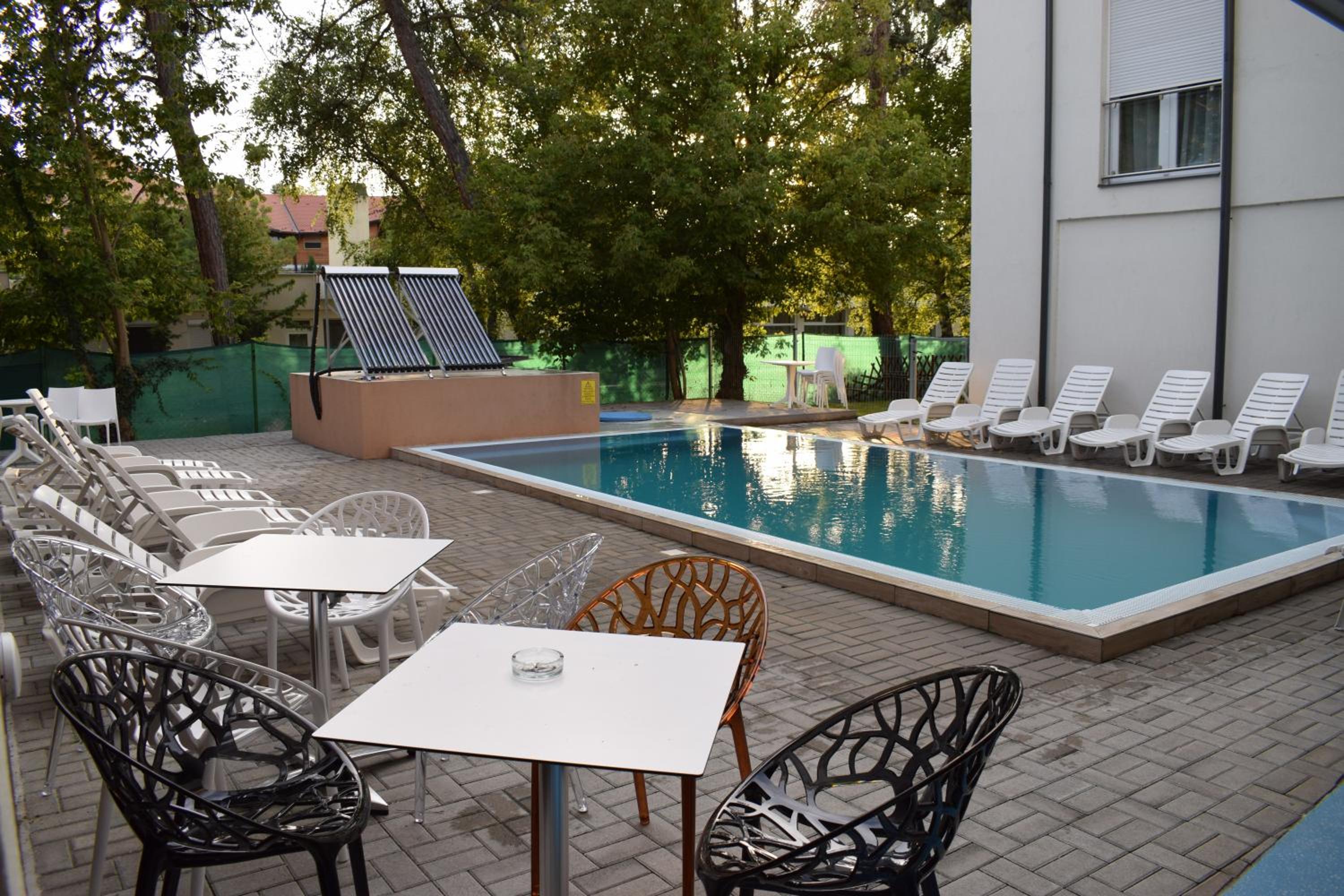 Lido Riviéra, Relux Apartman Balatonlelle