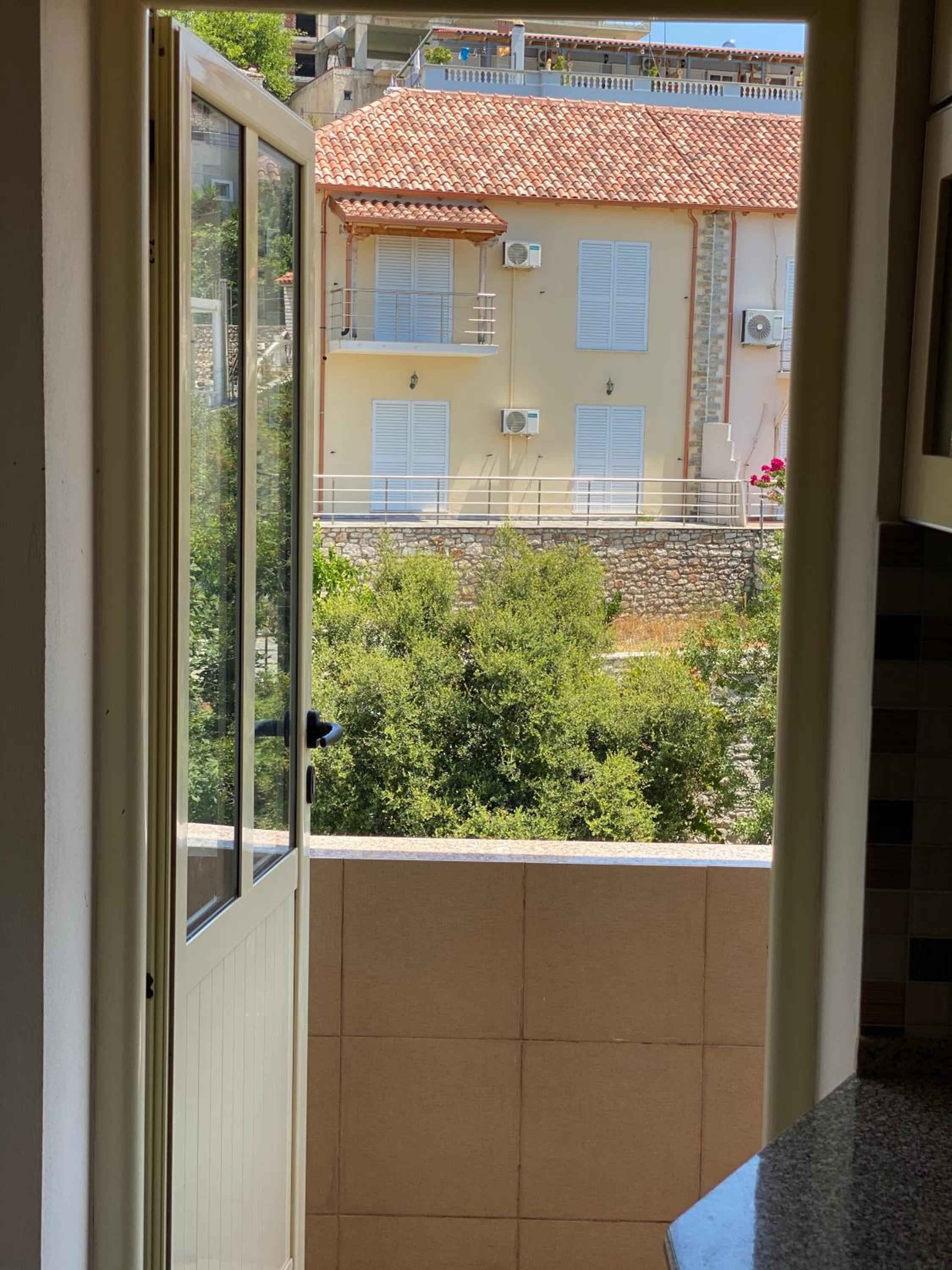 88 Apartment Himare
