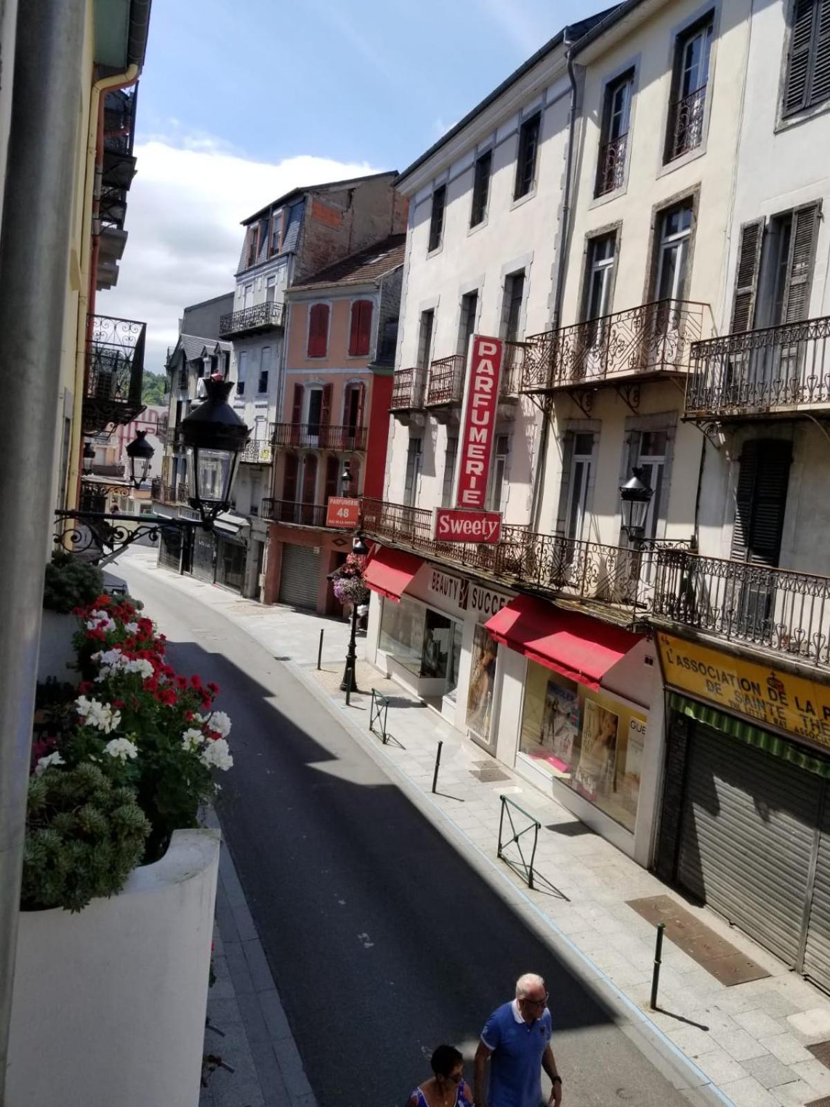 SUPERBE T3 AVEC PARKING ET TERRASSE en PLEIN CENTRE-VILLE view 3