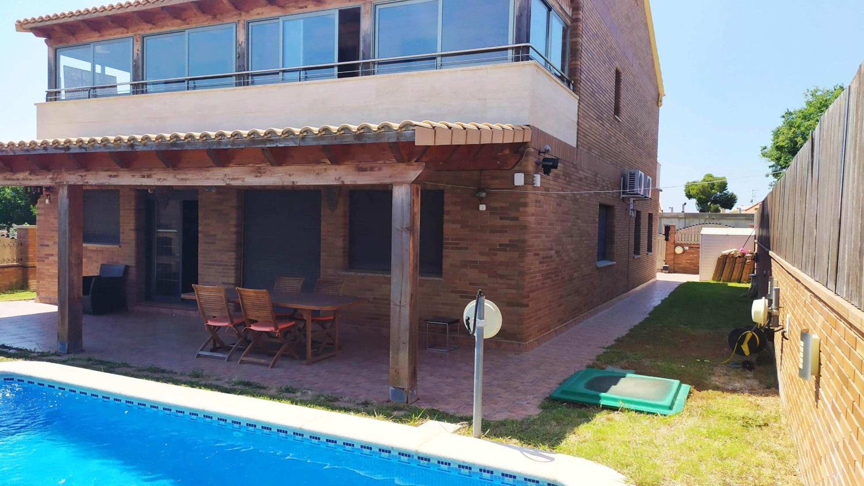 Chalet moderno con PISCINA en Calafell photo 3