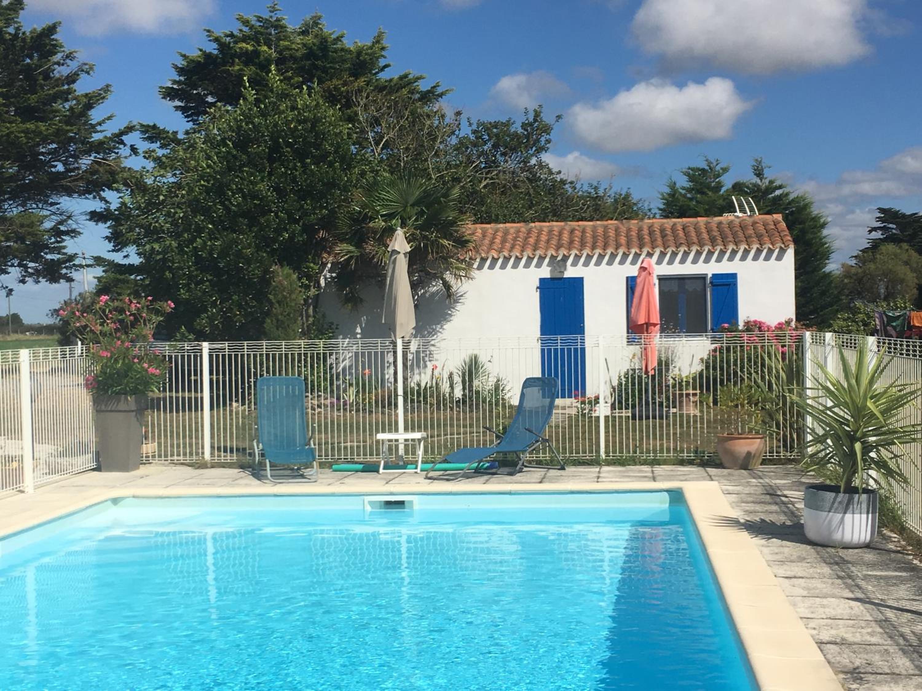 Studio avec piscine view 3