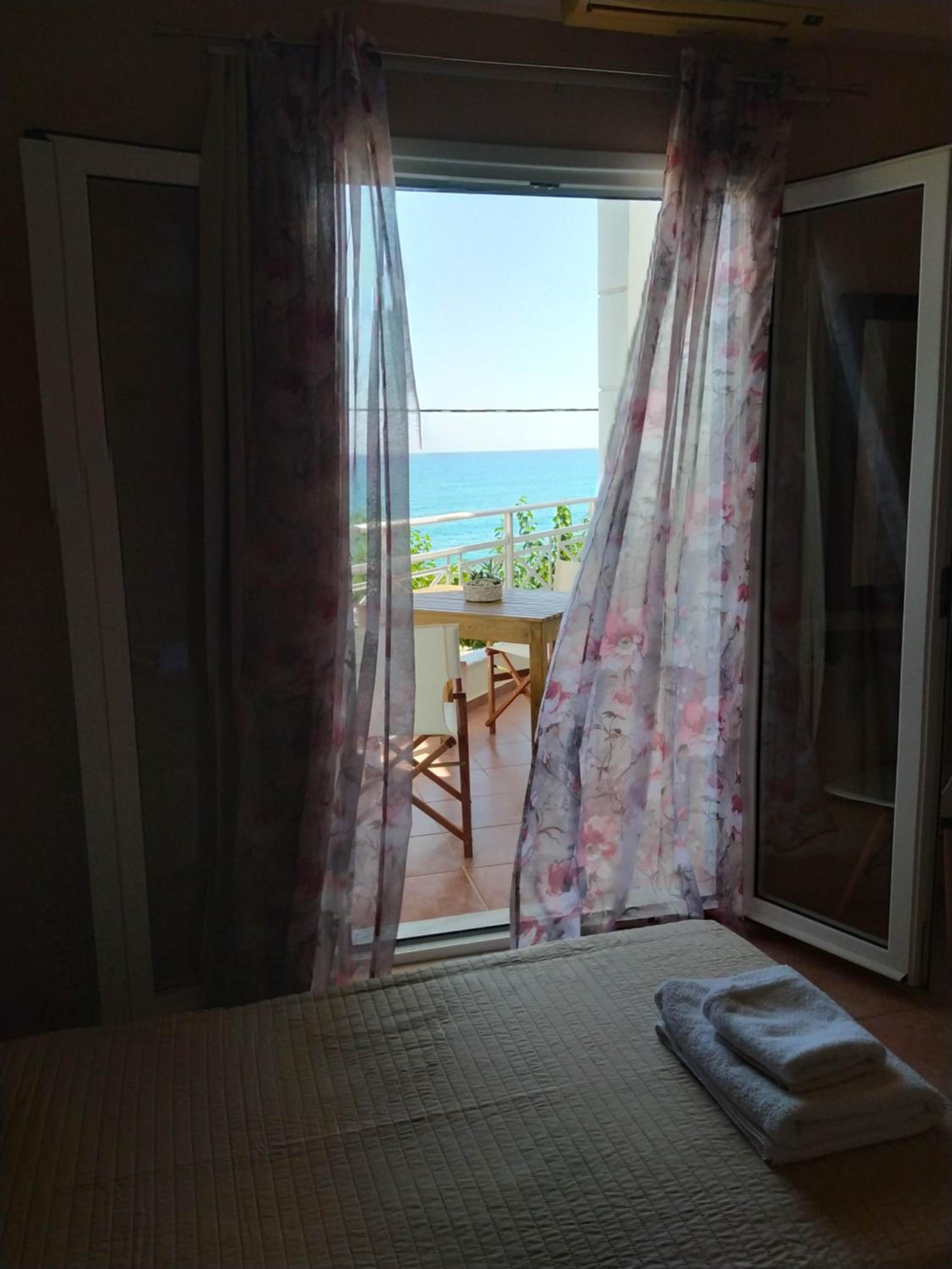 Cosy Apartment with Sea View view 3