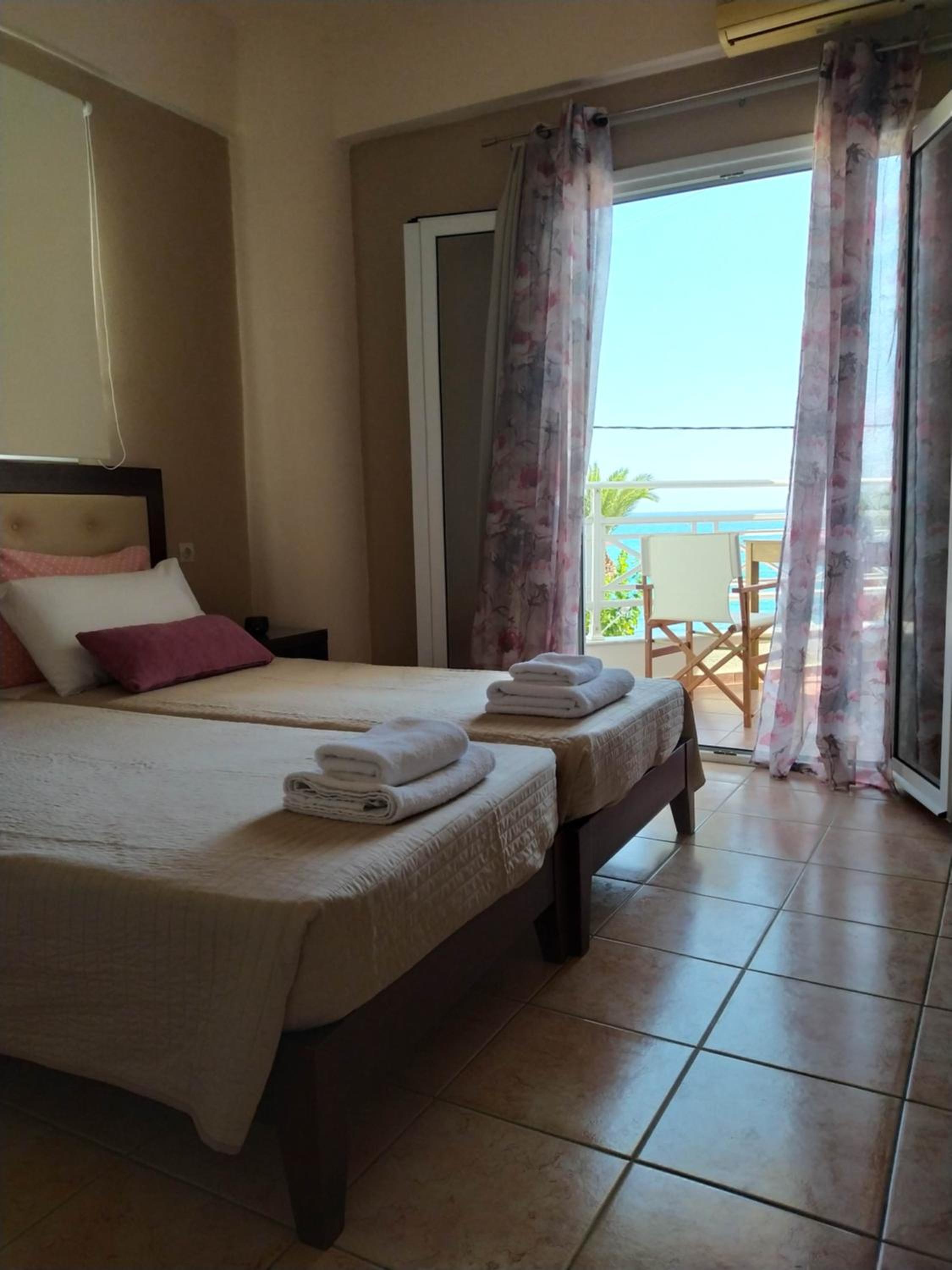 Cosy Apartment with Sea View view 5