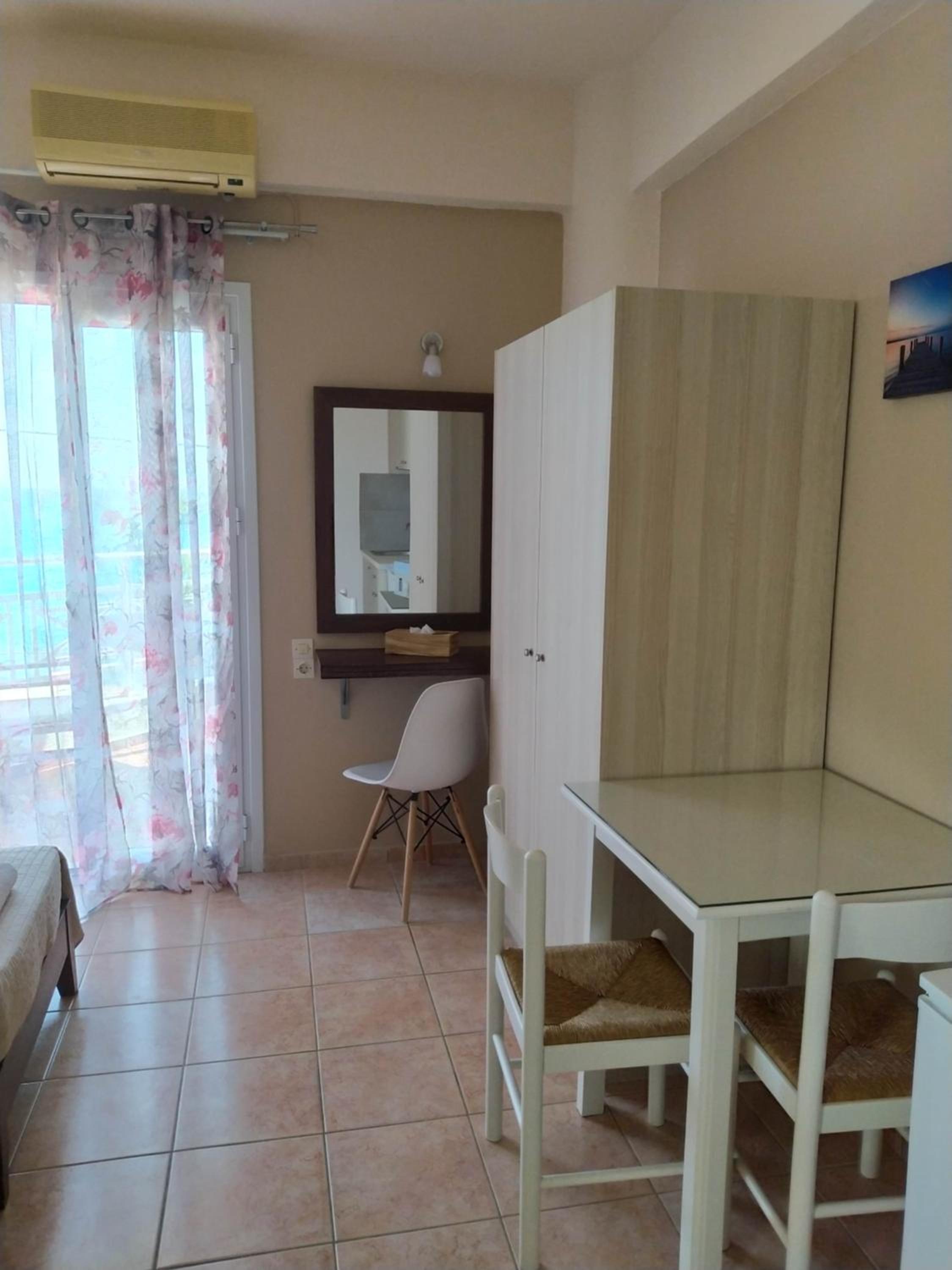 Cosy Apartment with Sea View view 4