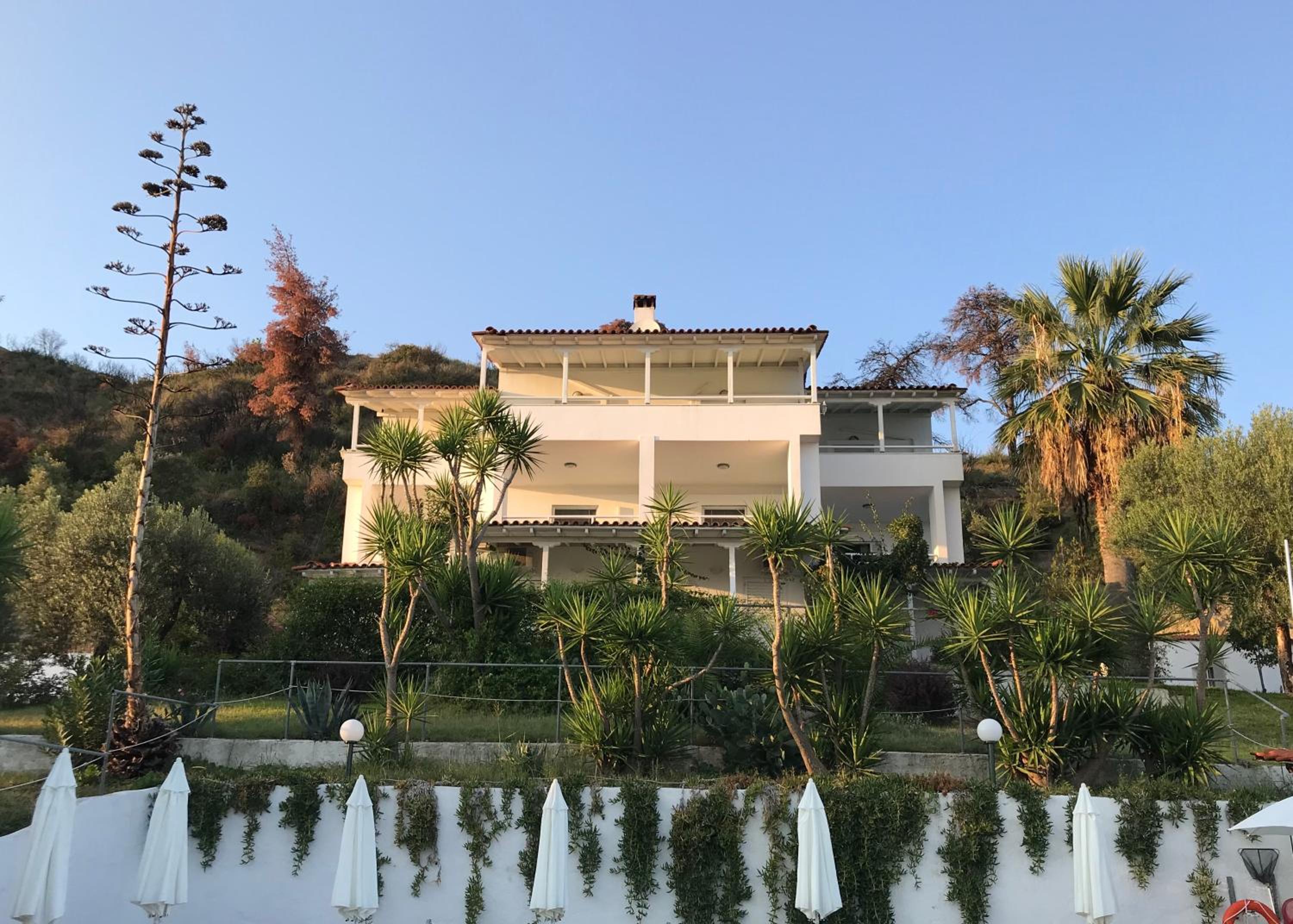 Dias Apartments