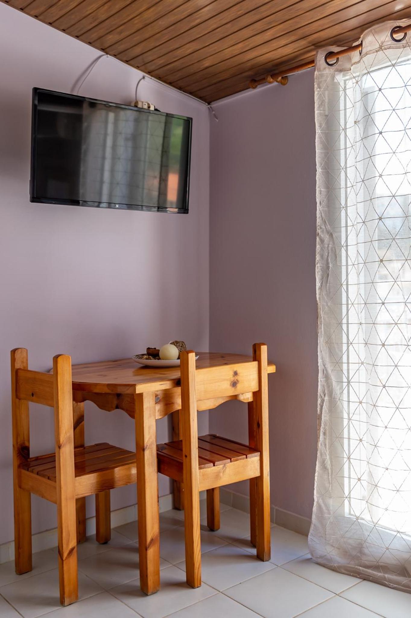 Anemos Studios & Apartments