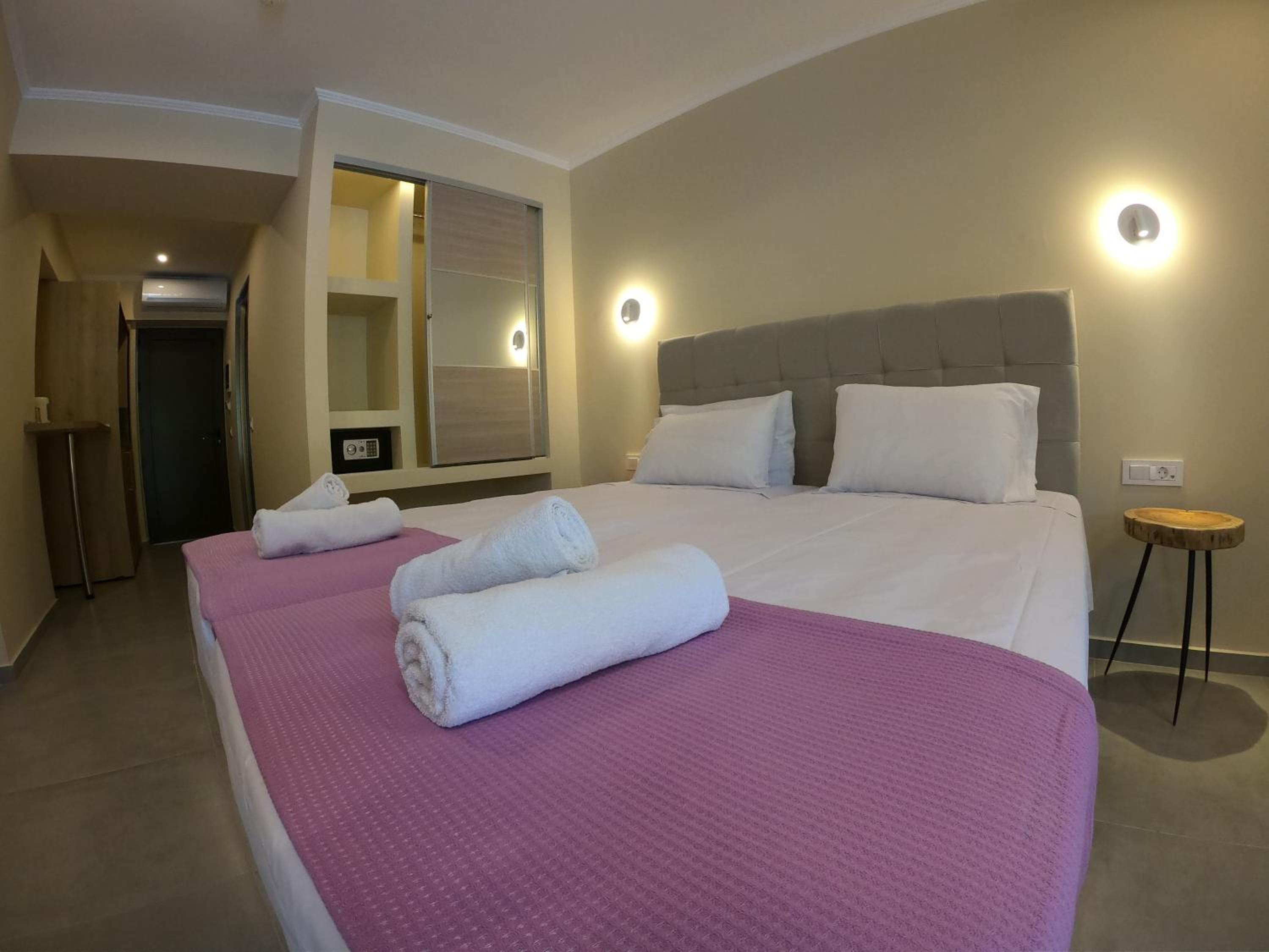 Paradise Hotel & Bar