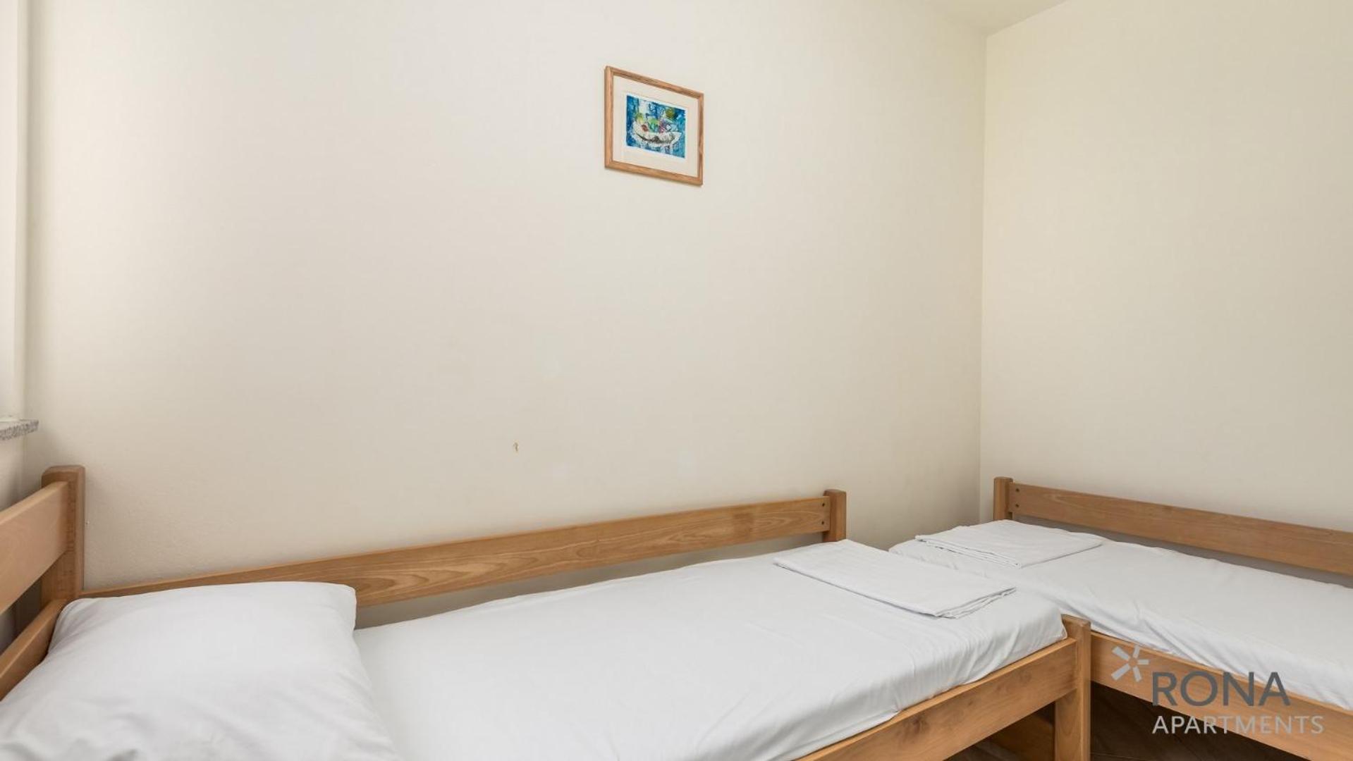 Rona Apartment Andy