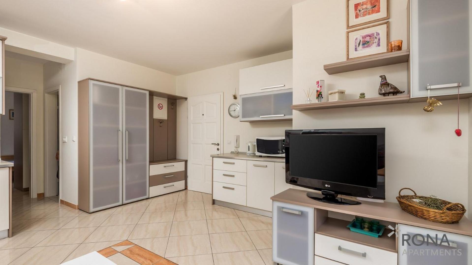 Rona Apartment Andy