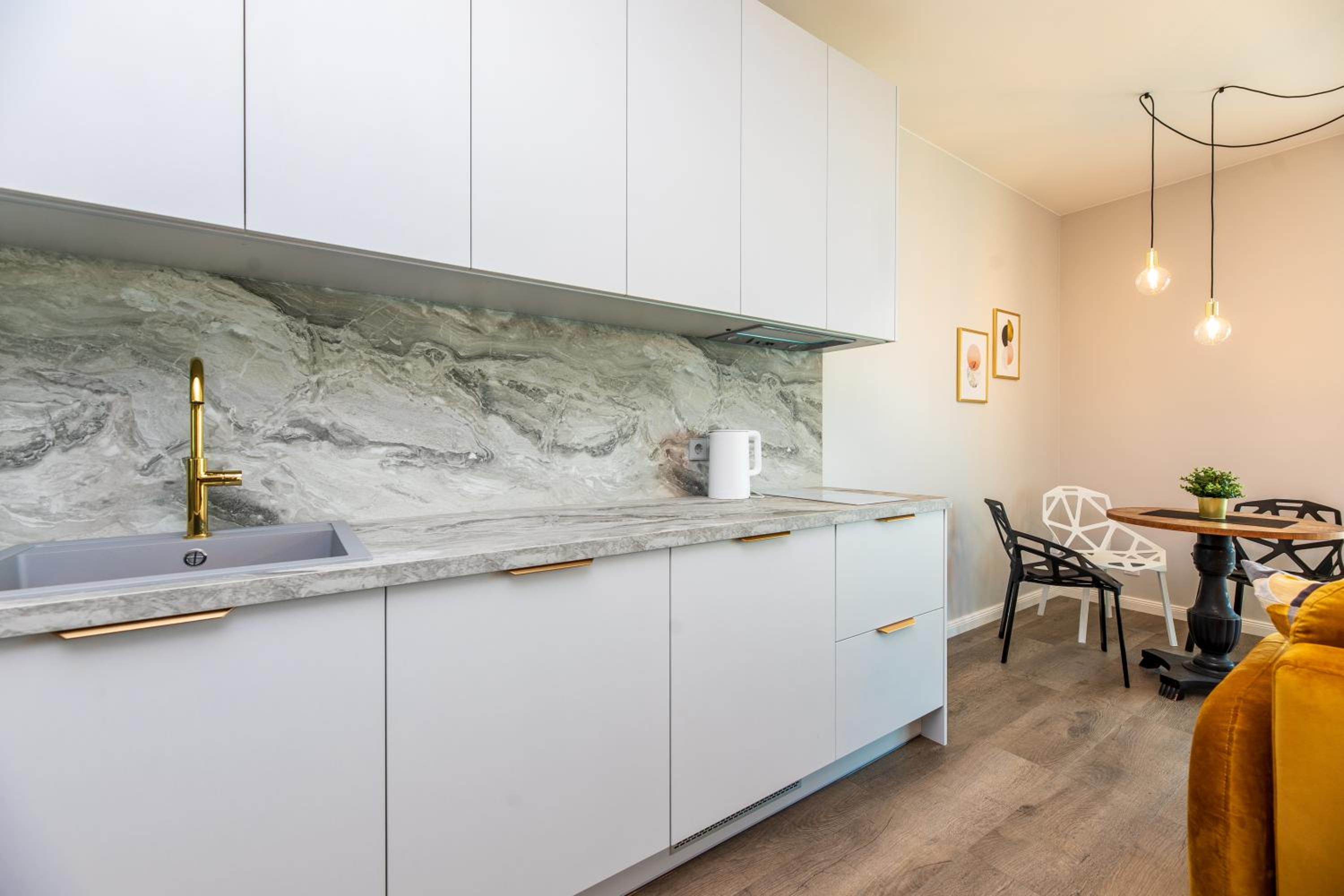 Modern spacious studio w/ Sea Views view 5