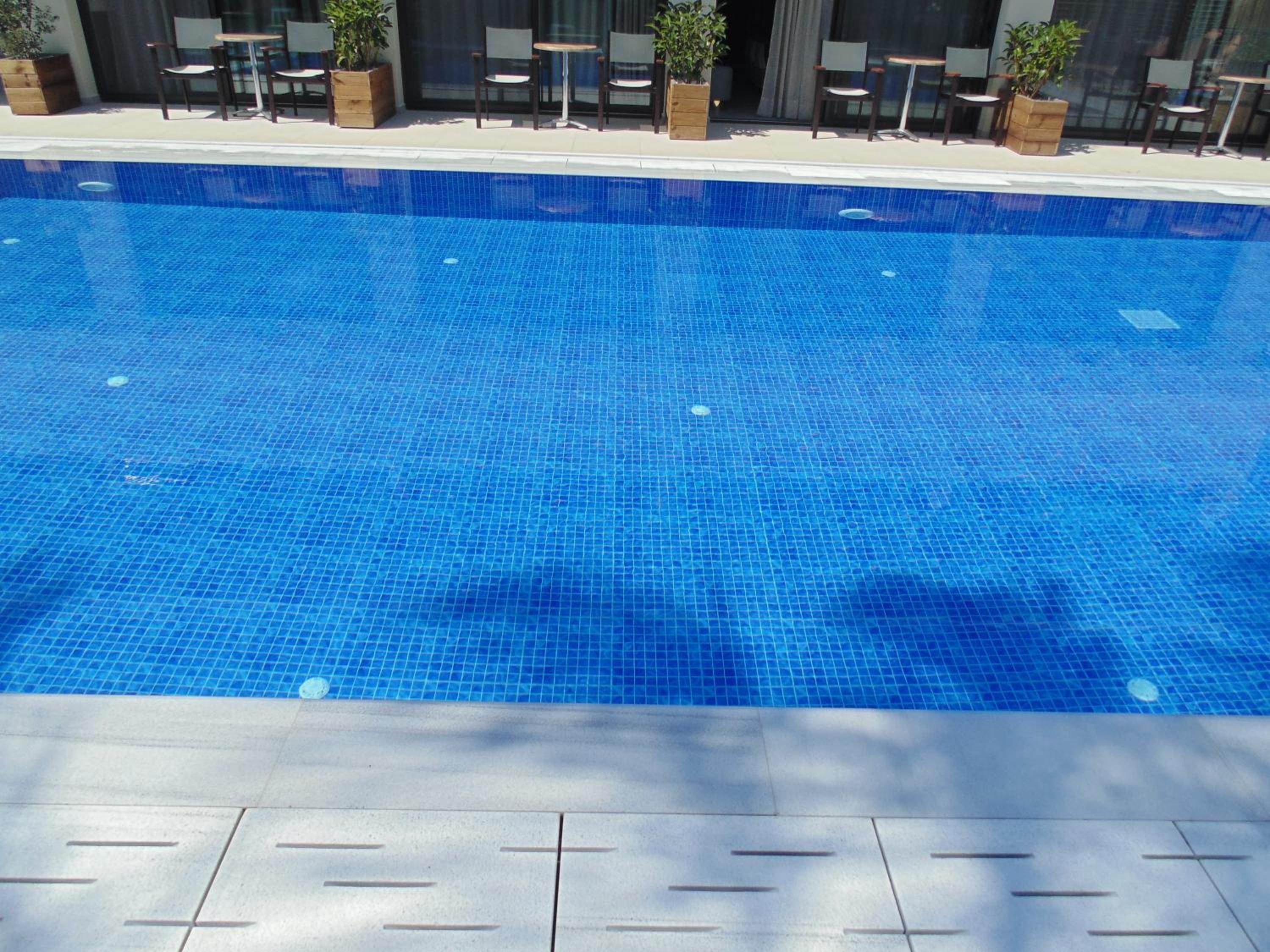 Paradise Hotel & Bar