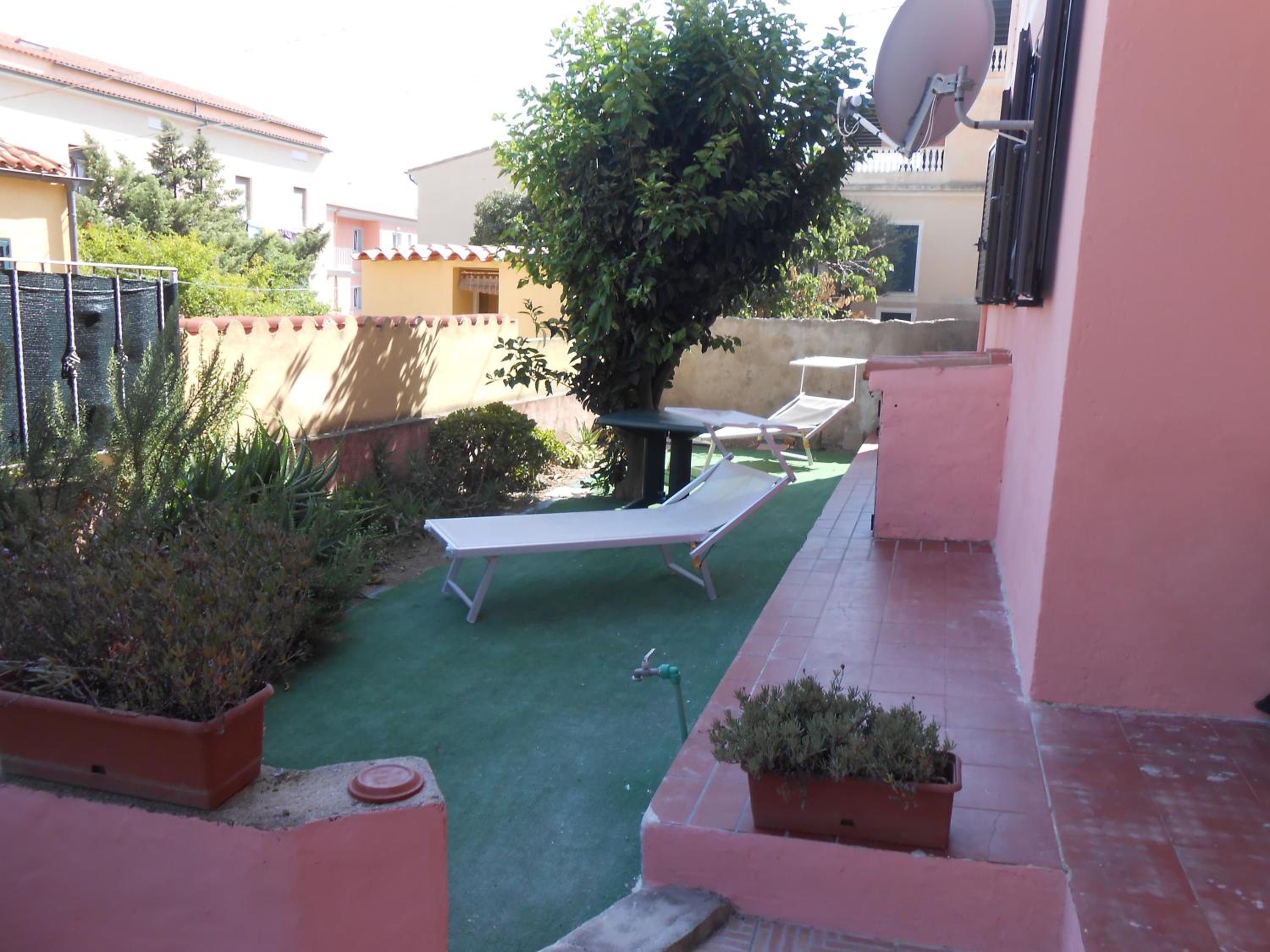 Casa al centro con ampio spazio esterno photo 1