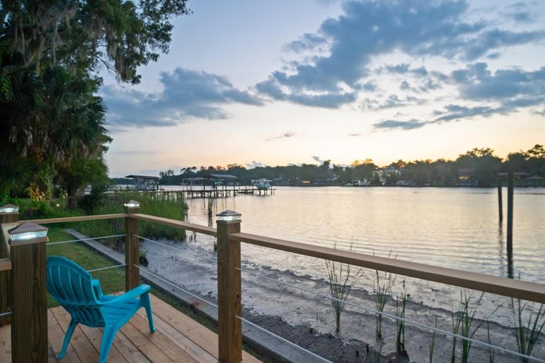 Luxury Waterfront Pool House 7 mins to TIAA Bank Field