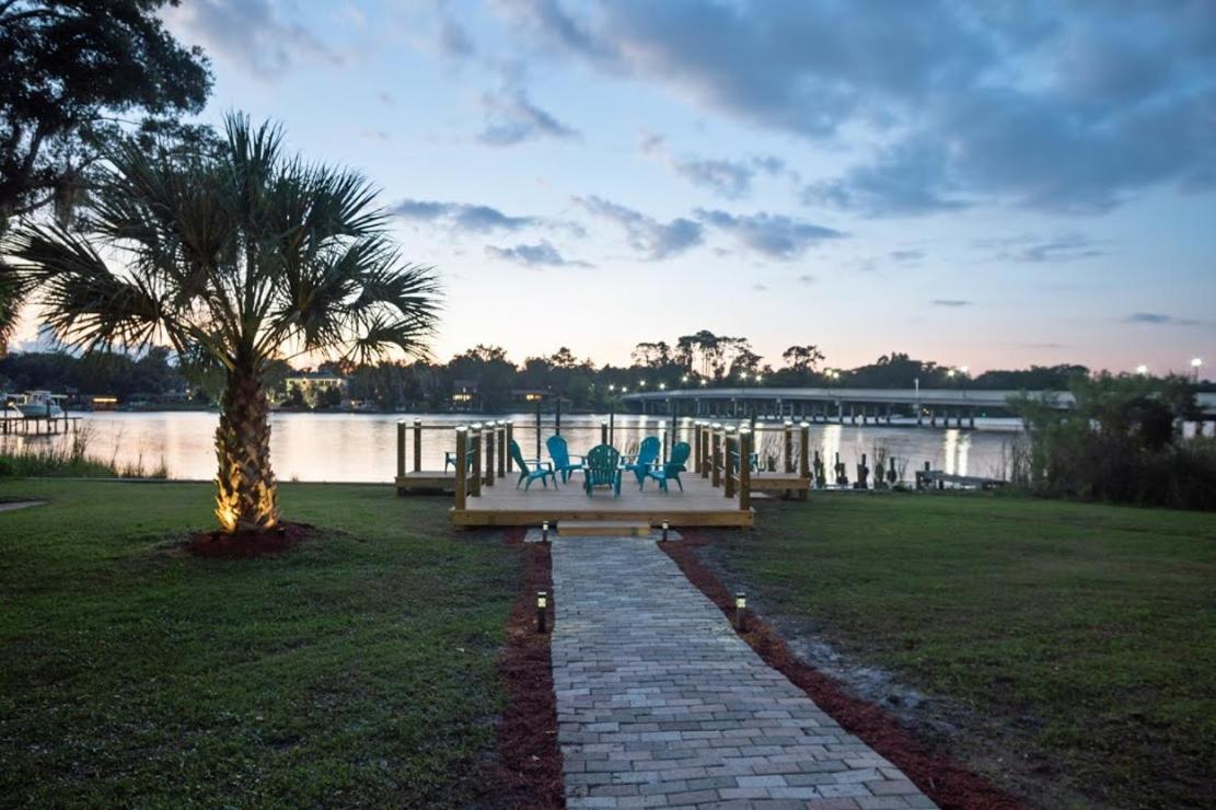 Luxury Waterfront Pool House 7 mins to TIAA Bank Field