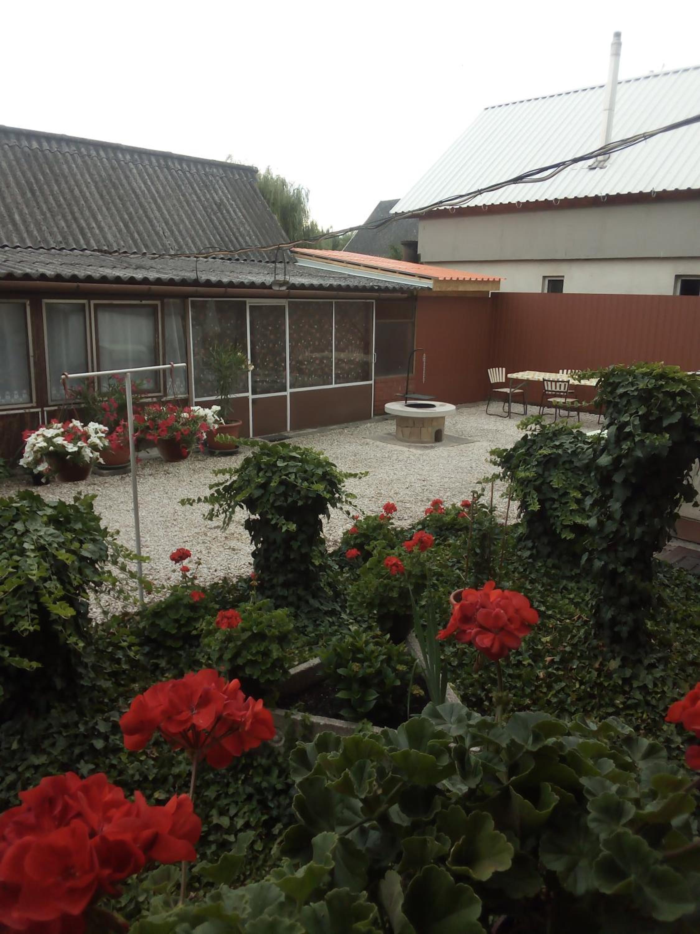 Vadkacsa apartmanház medencével view 4